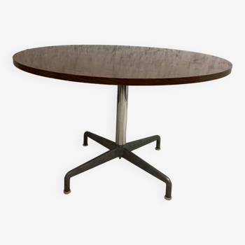 Round table by Giancarlo Piretti, Castelli edition