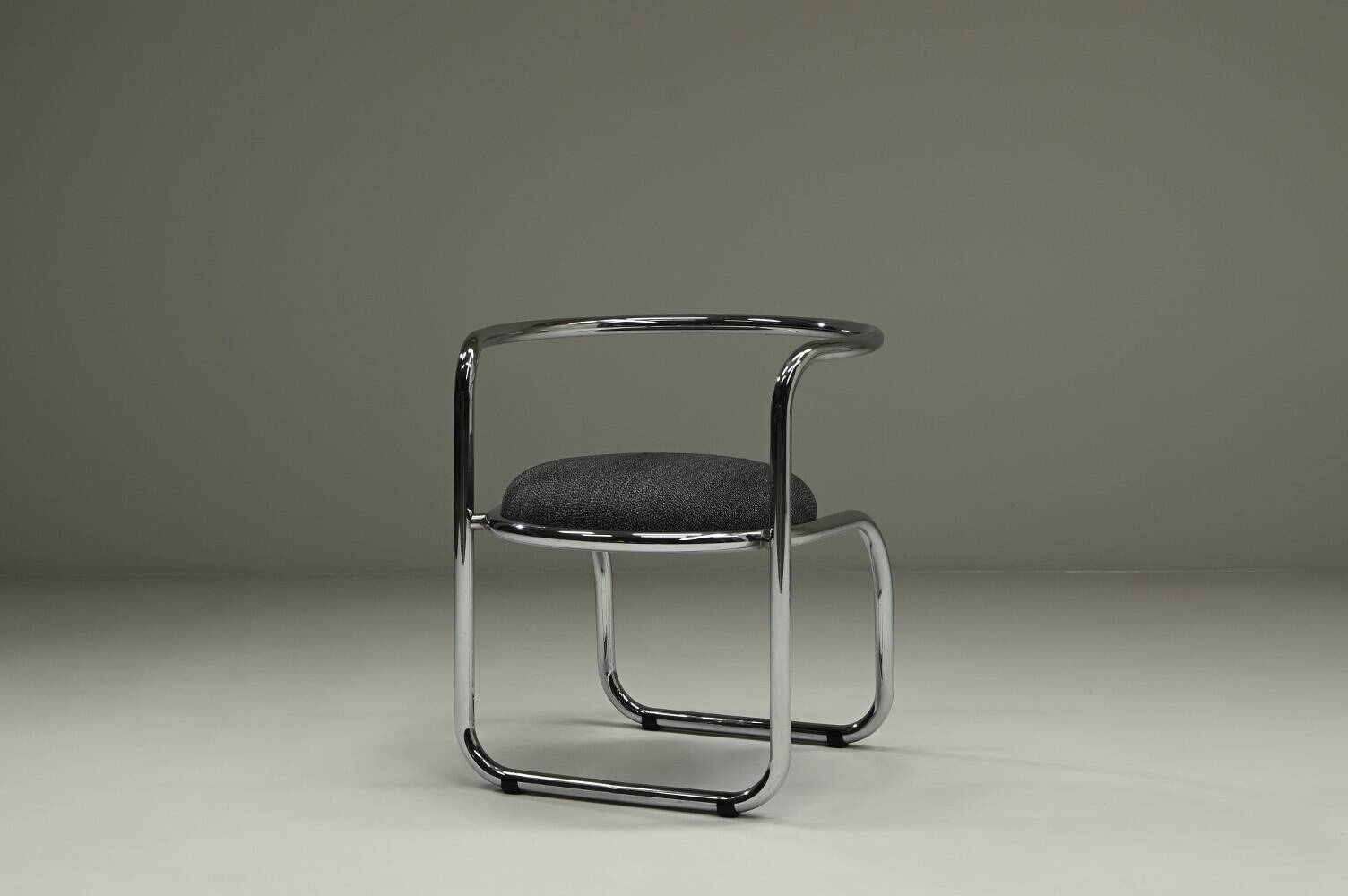 Set of 2 chrome side chairs, 1970s Italy.