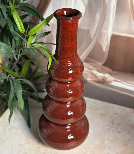 Artisanal sculptural vase Tighri bordeaux