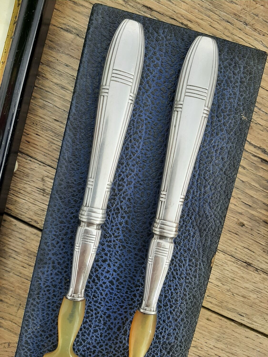 Corn and silver metal salad cutlery