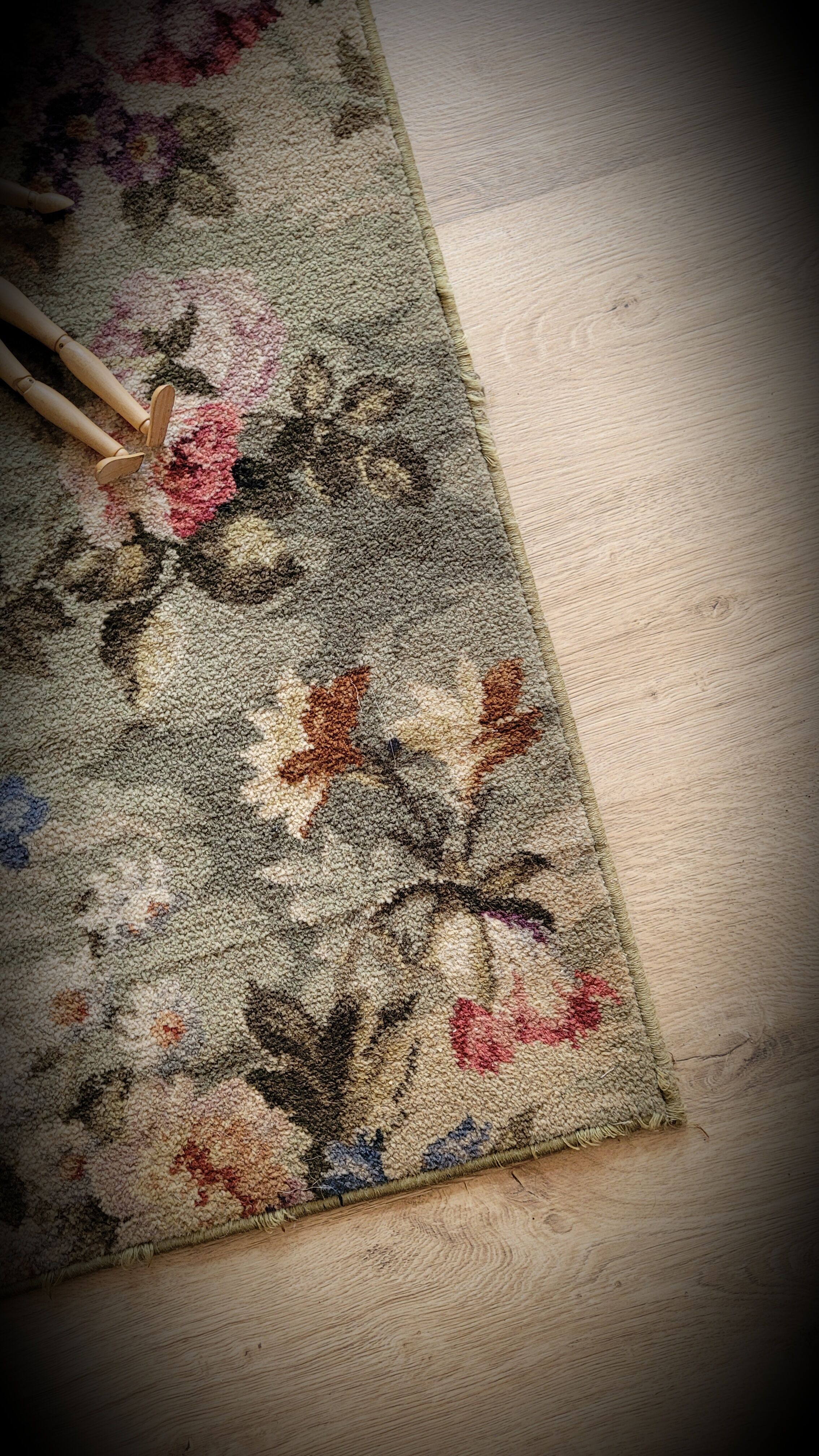 English carpet Axminster 69x118cm