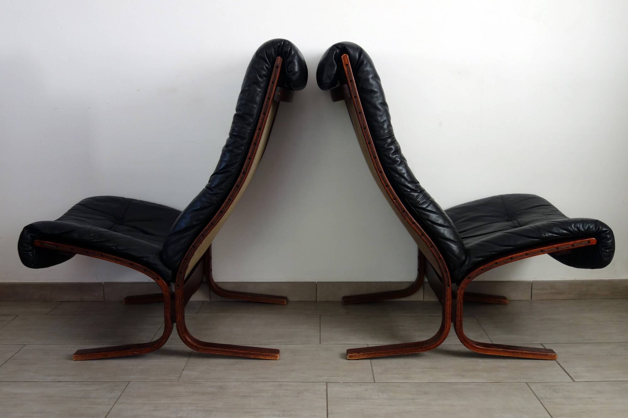Pair of leather Siesta armchairs by Ingmar Relling for Westnofa, 1970s
