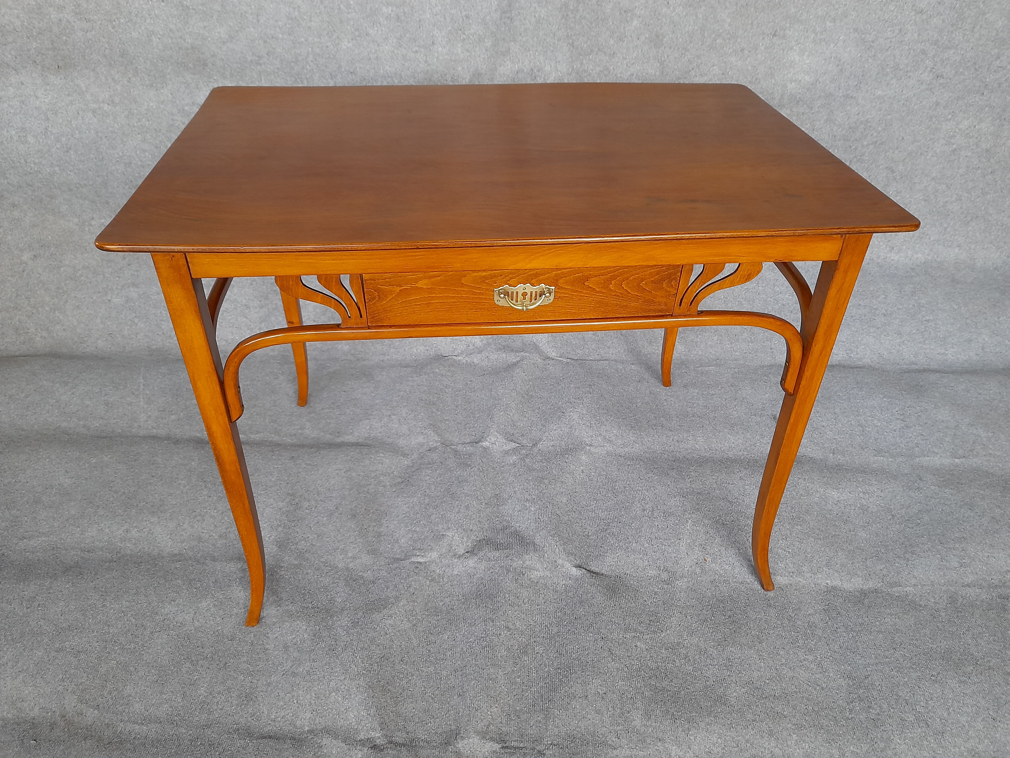 Bureau plat art nouveau estampillé de Kohn