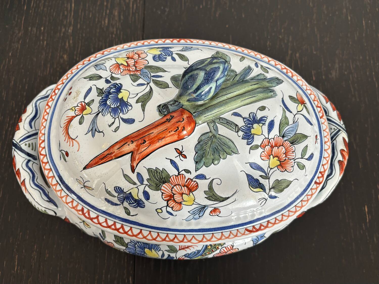 Moustiers Lallier set: soup tureen and matching 40cm dish