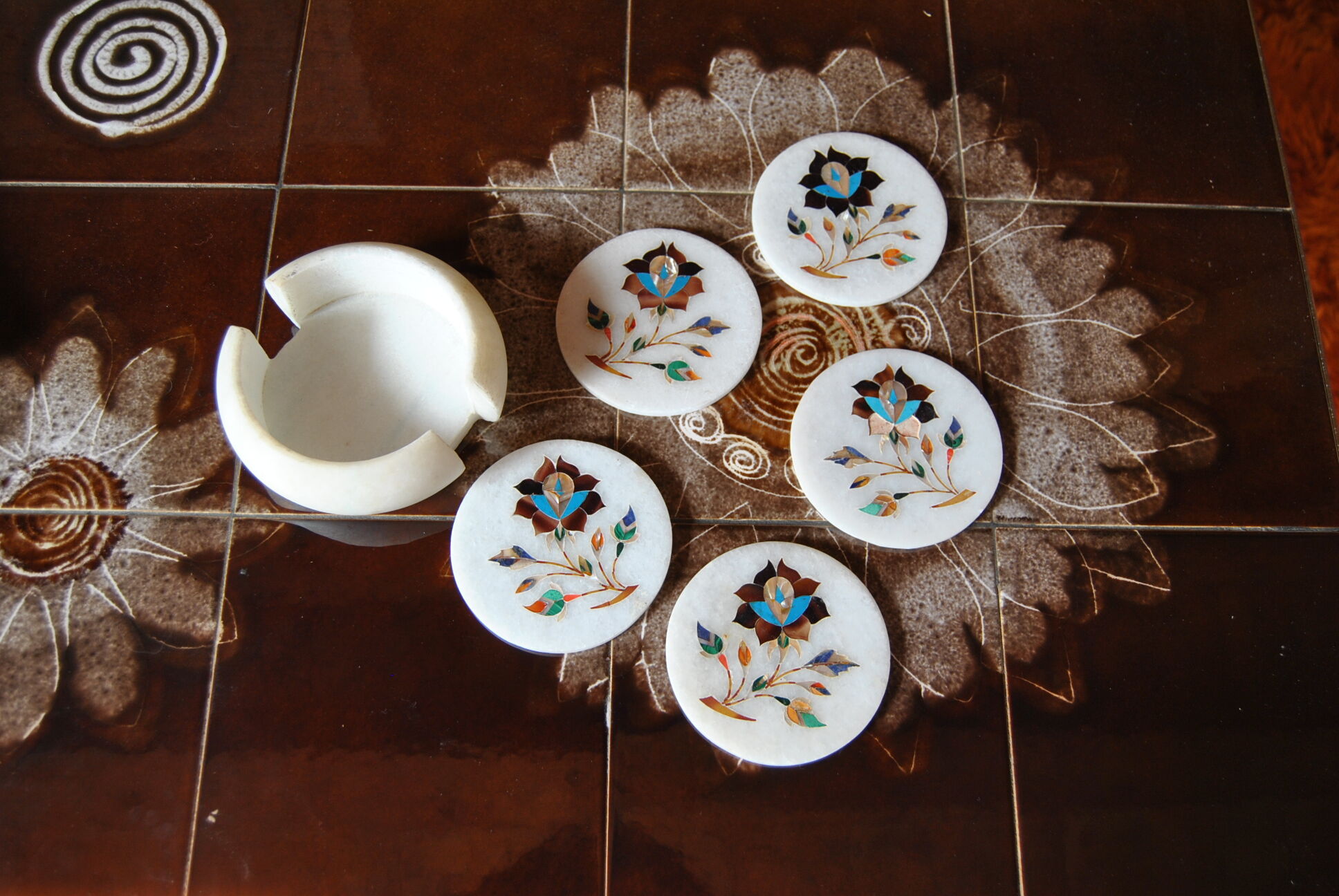 Set of 5 marble and inlaid stone coasters - Artisanal
