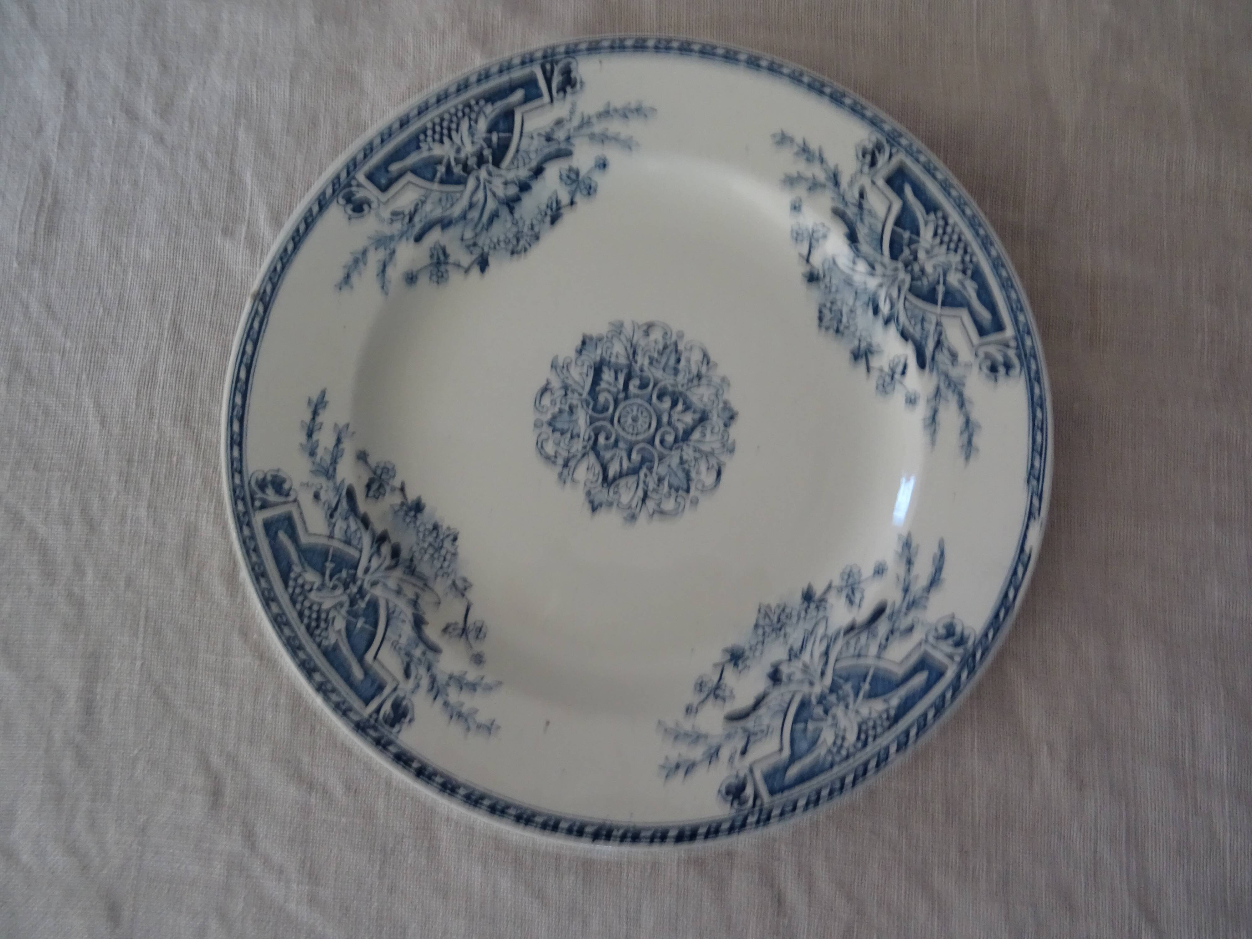 Flat plate Terre De Fer L G Sarreguemines ? blue décor
