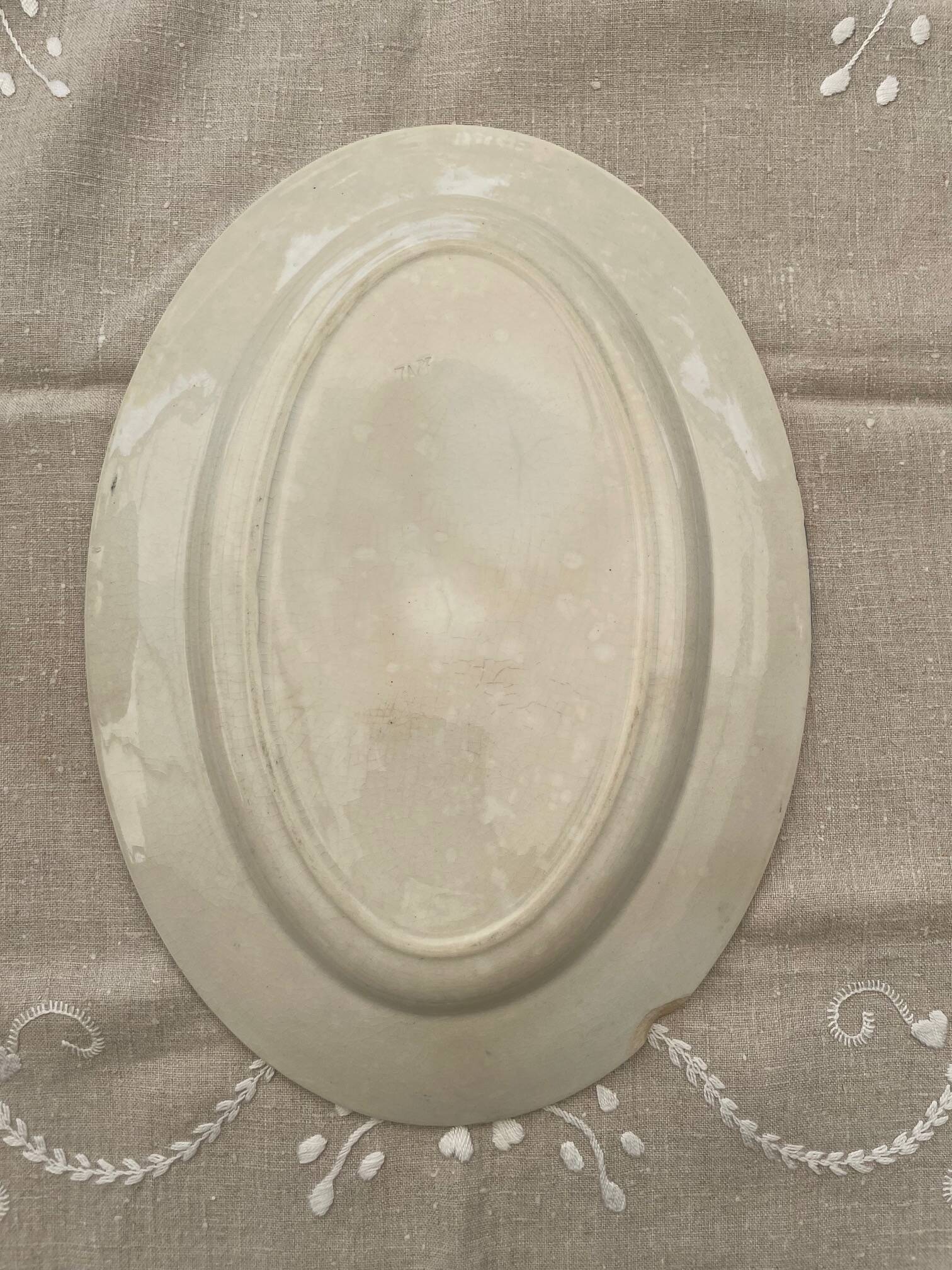 opaque porcelain dish from Gien (Montigny model)