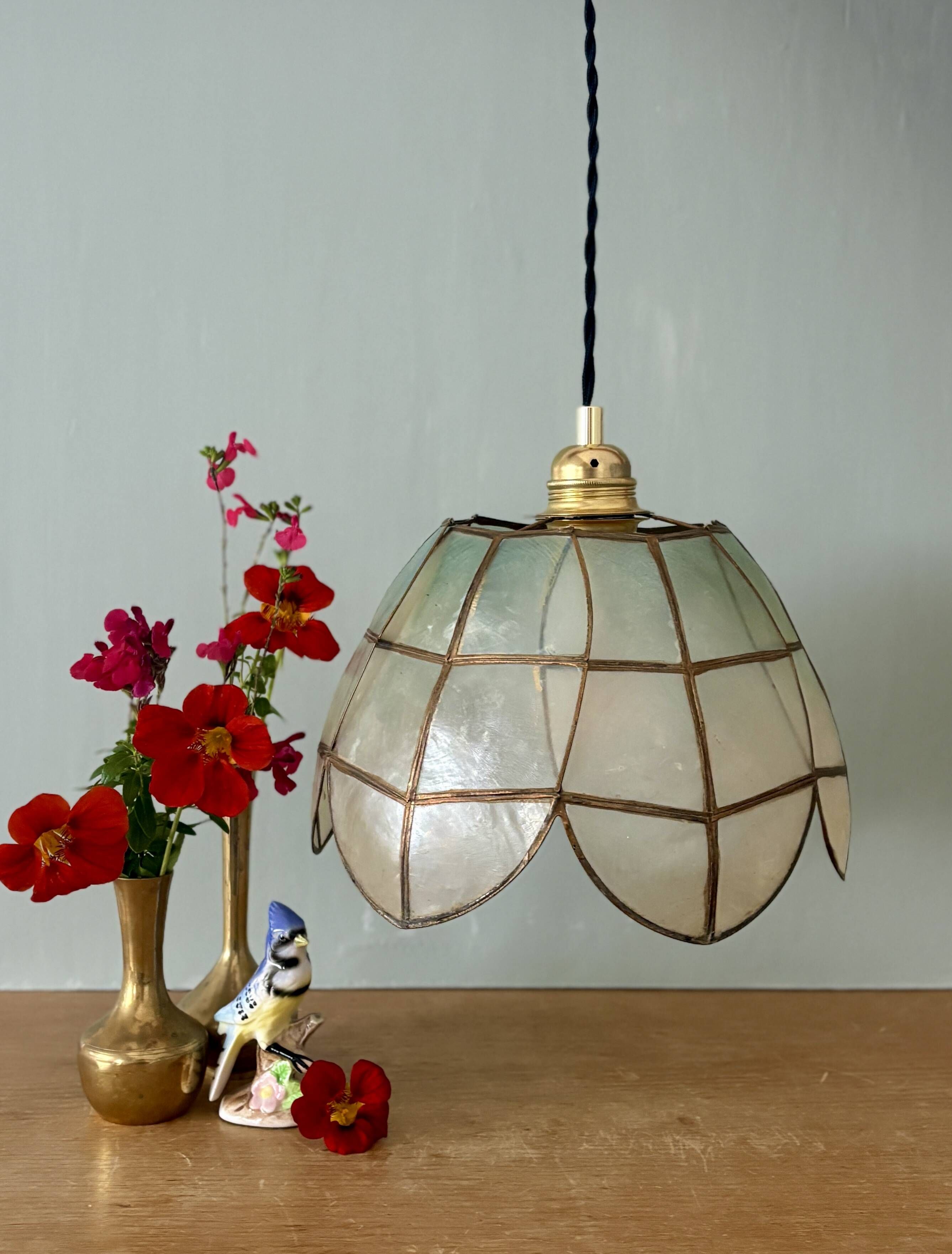 Suspension antique lampshade in blue mother-of-pearl and brass