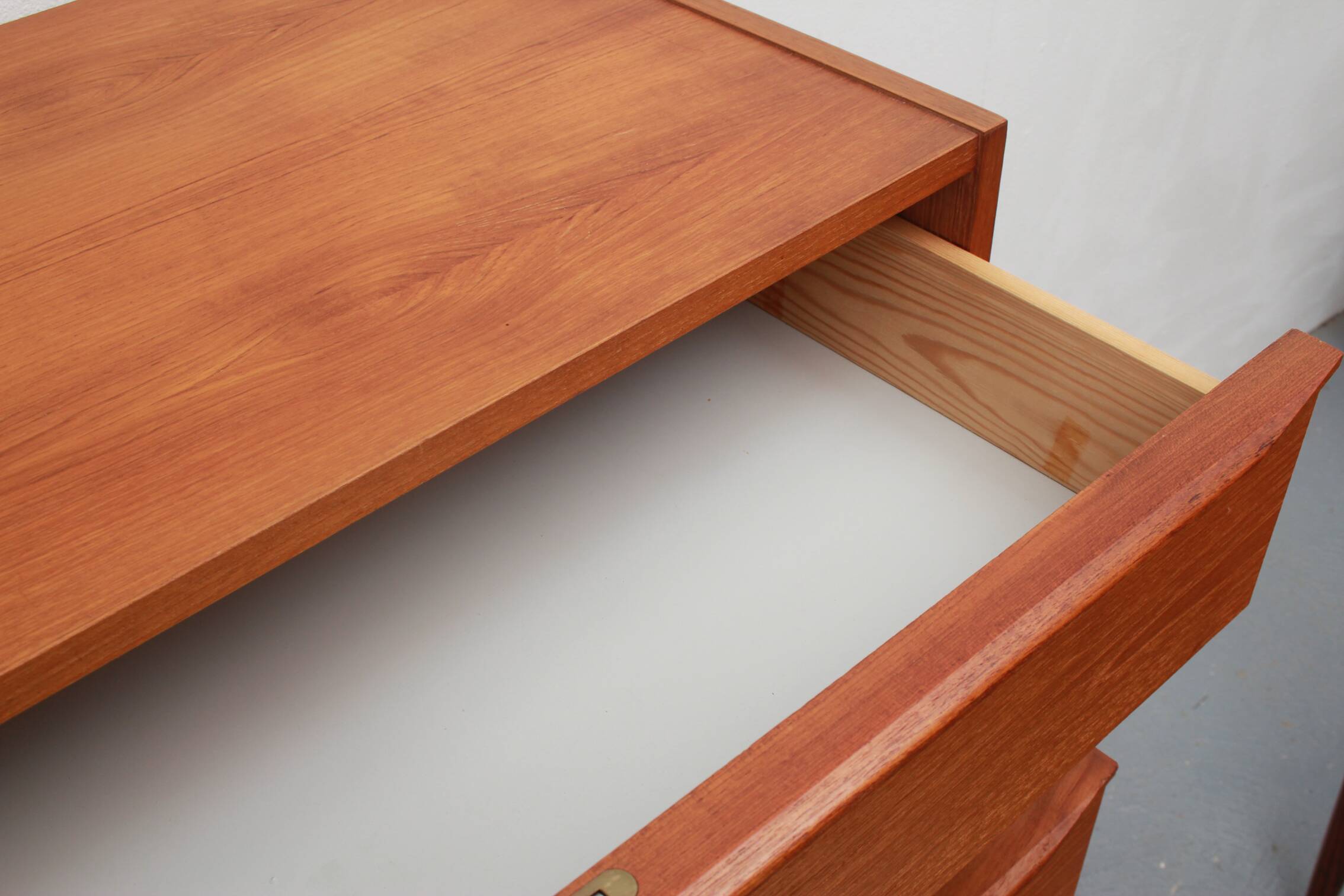 Commode en teck des années 1960