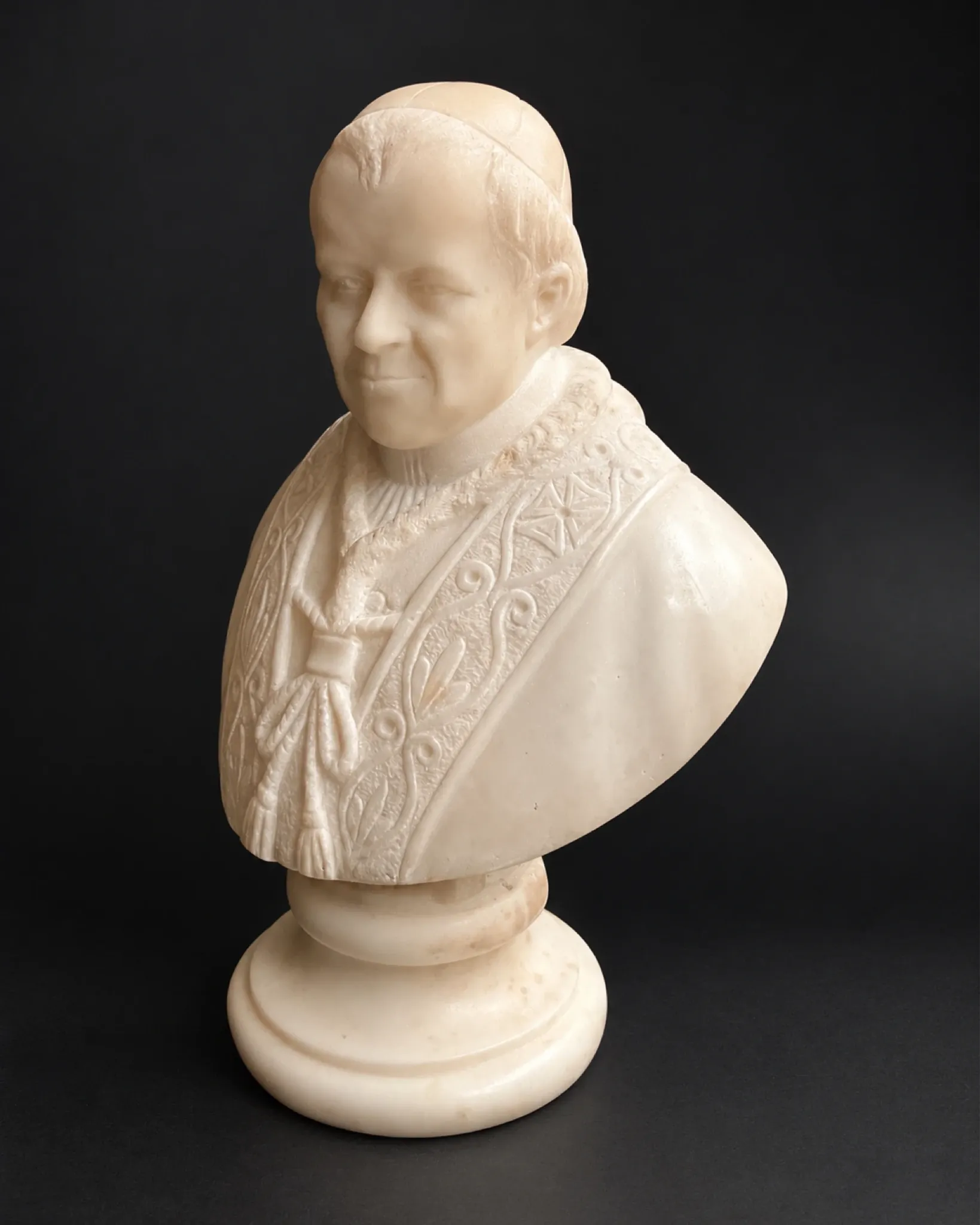 Ancient bust of Pope Pius IX in carved alabaster – 19th century