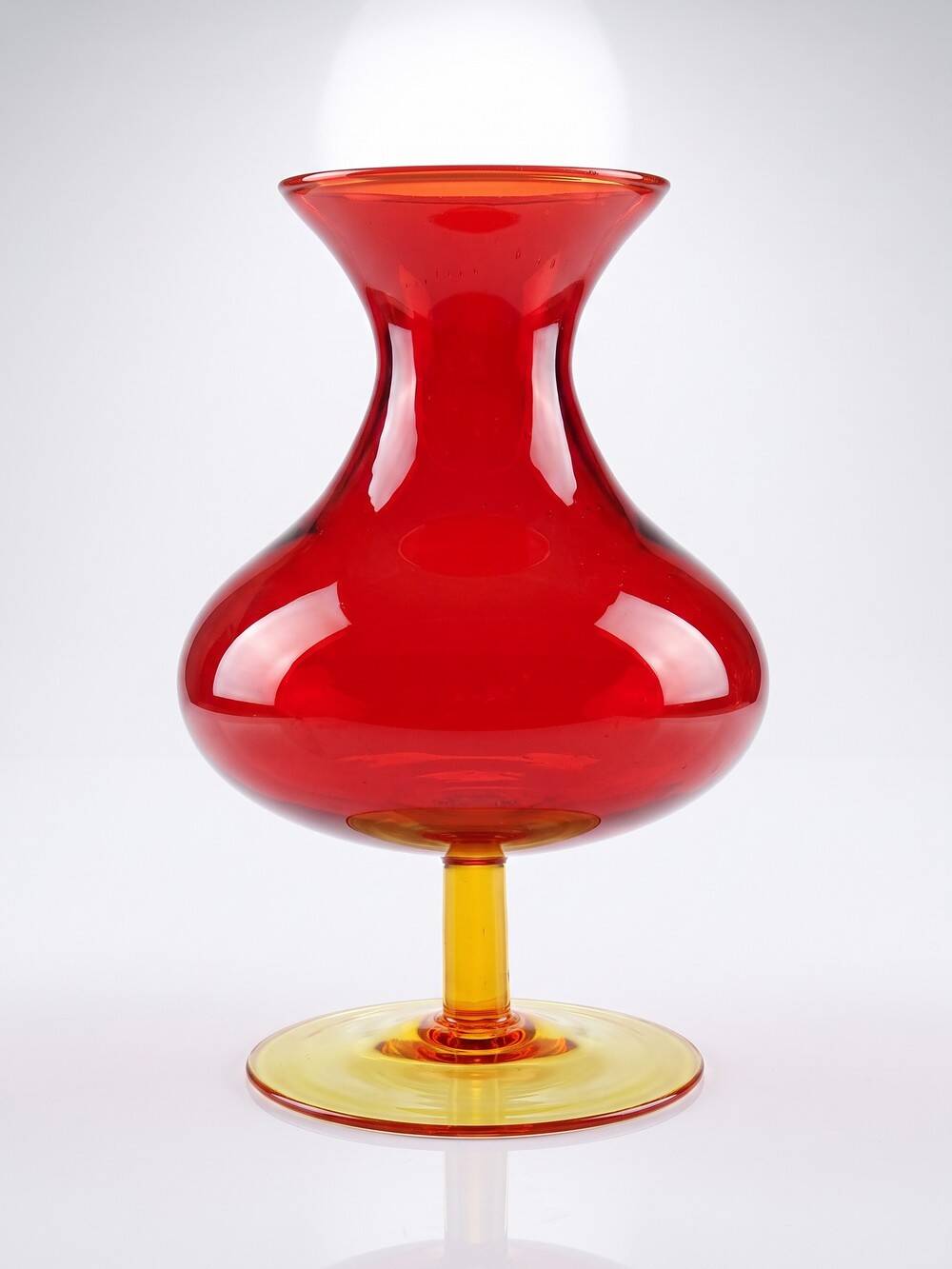 Vintage blown glass vase with "controlled" bubbles in red and yellow, 1960s-1970s.