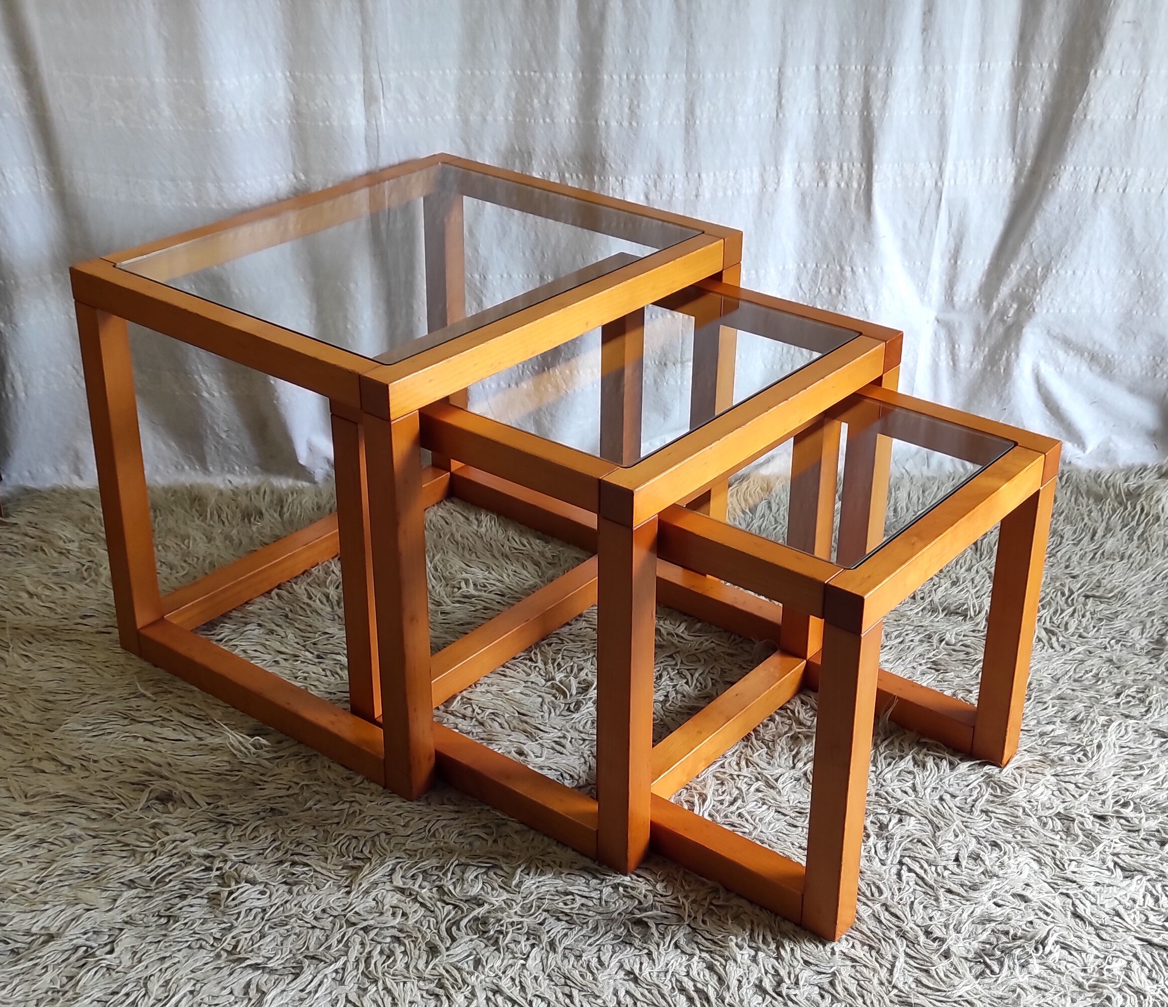Nesting tables in solid wood and glass – 70s