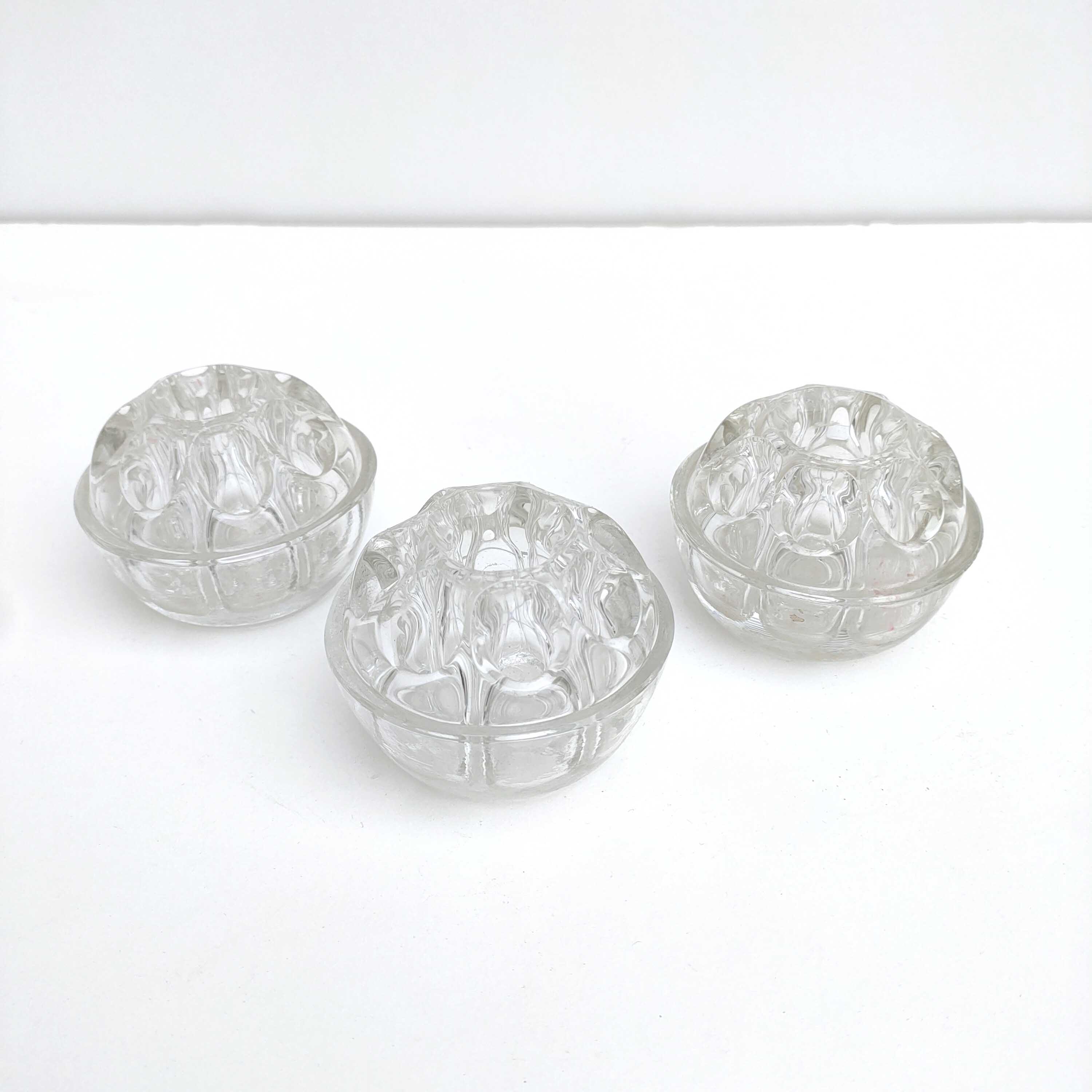 Set of vases pique flowers in glass