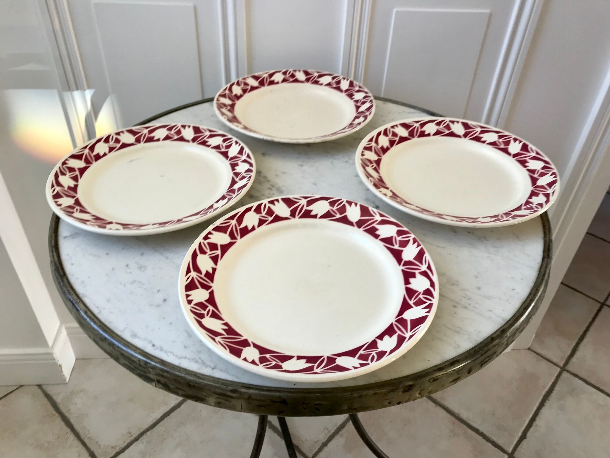 4 flat plates Badonviller tulips burgundy years 30-40