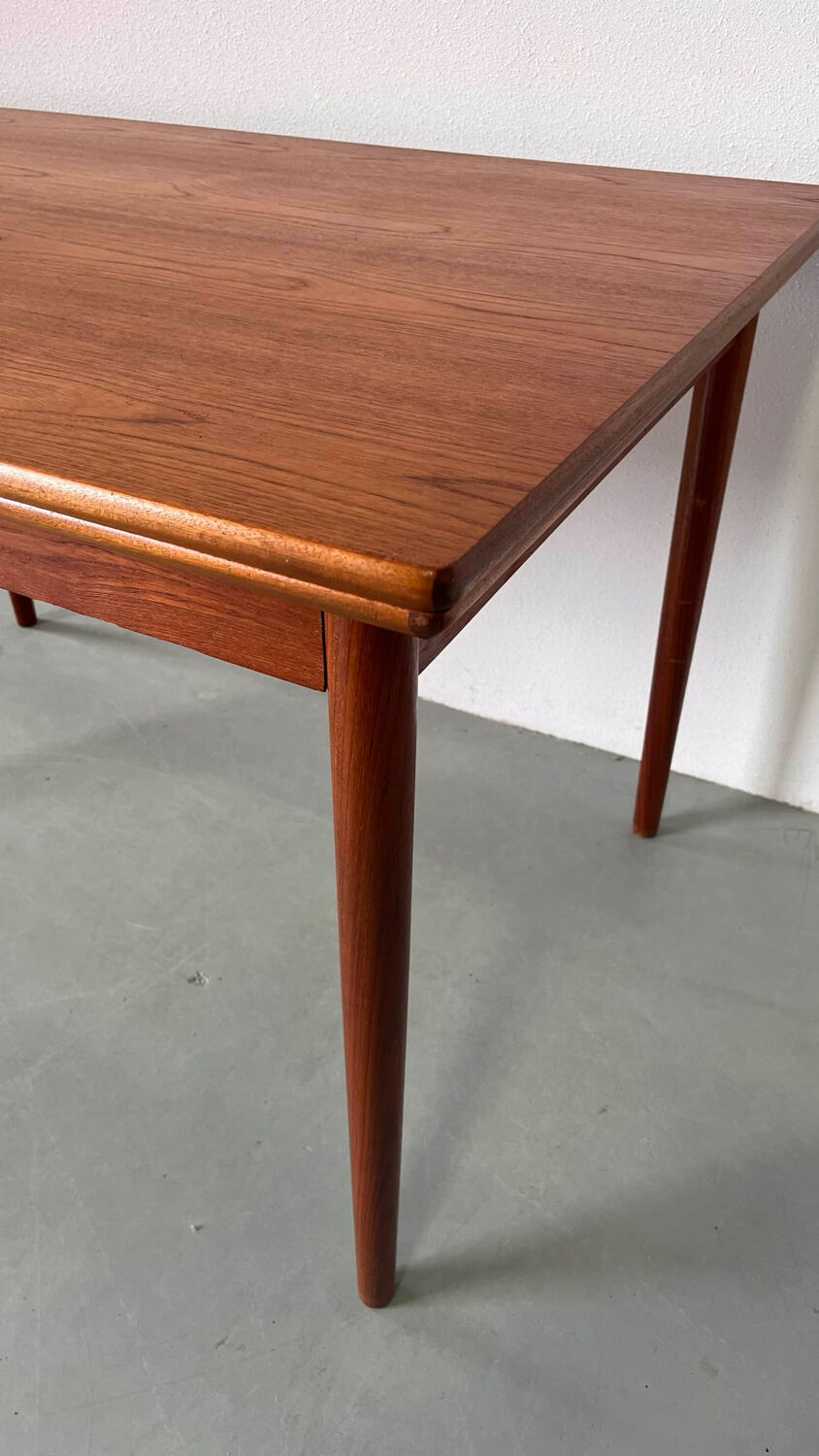 Vintage extendable table