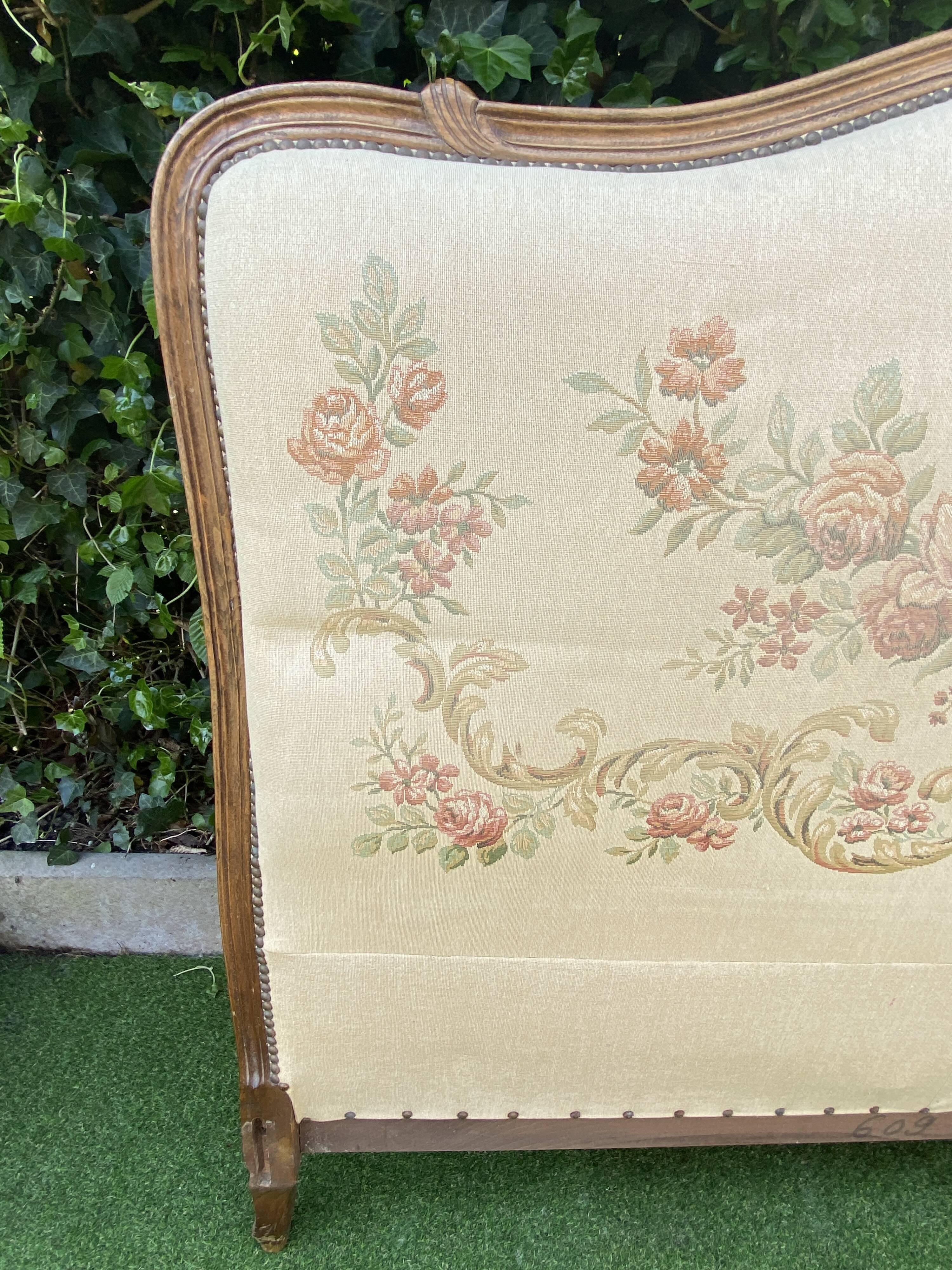 Basket bed and its two armchairs