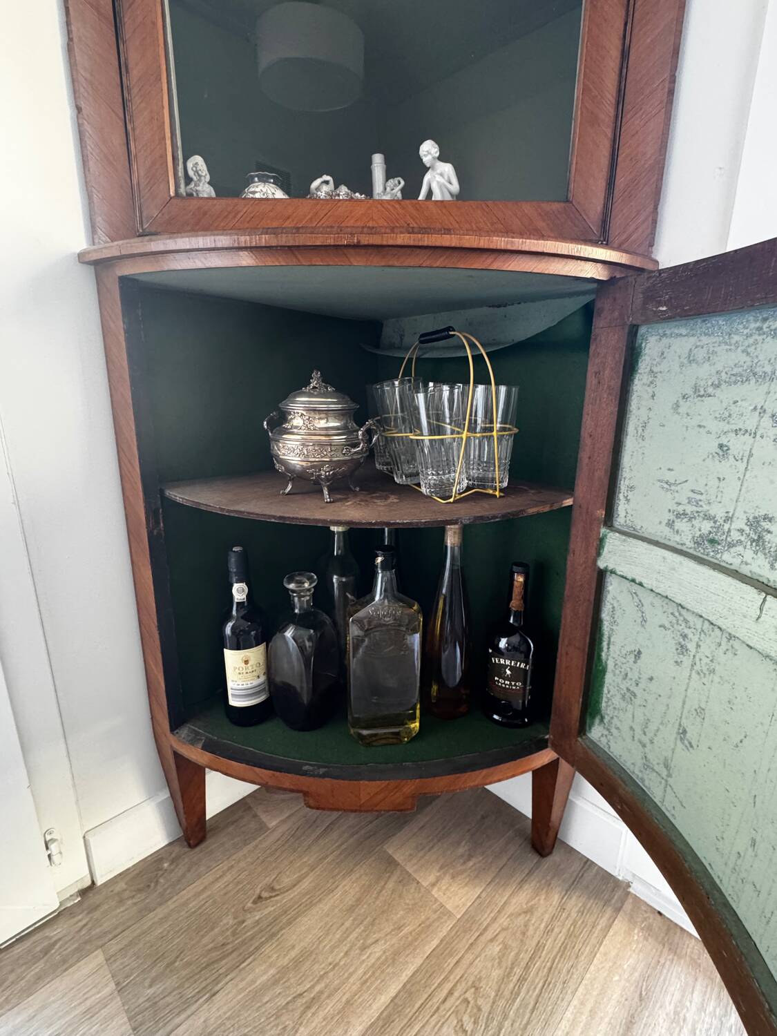 Corner display cabinet