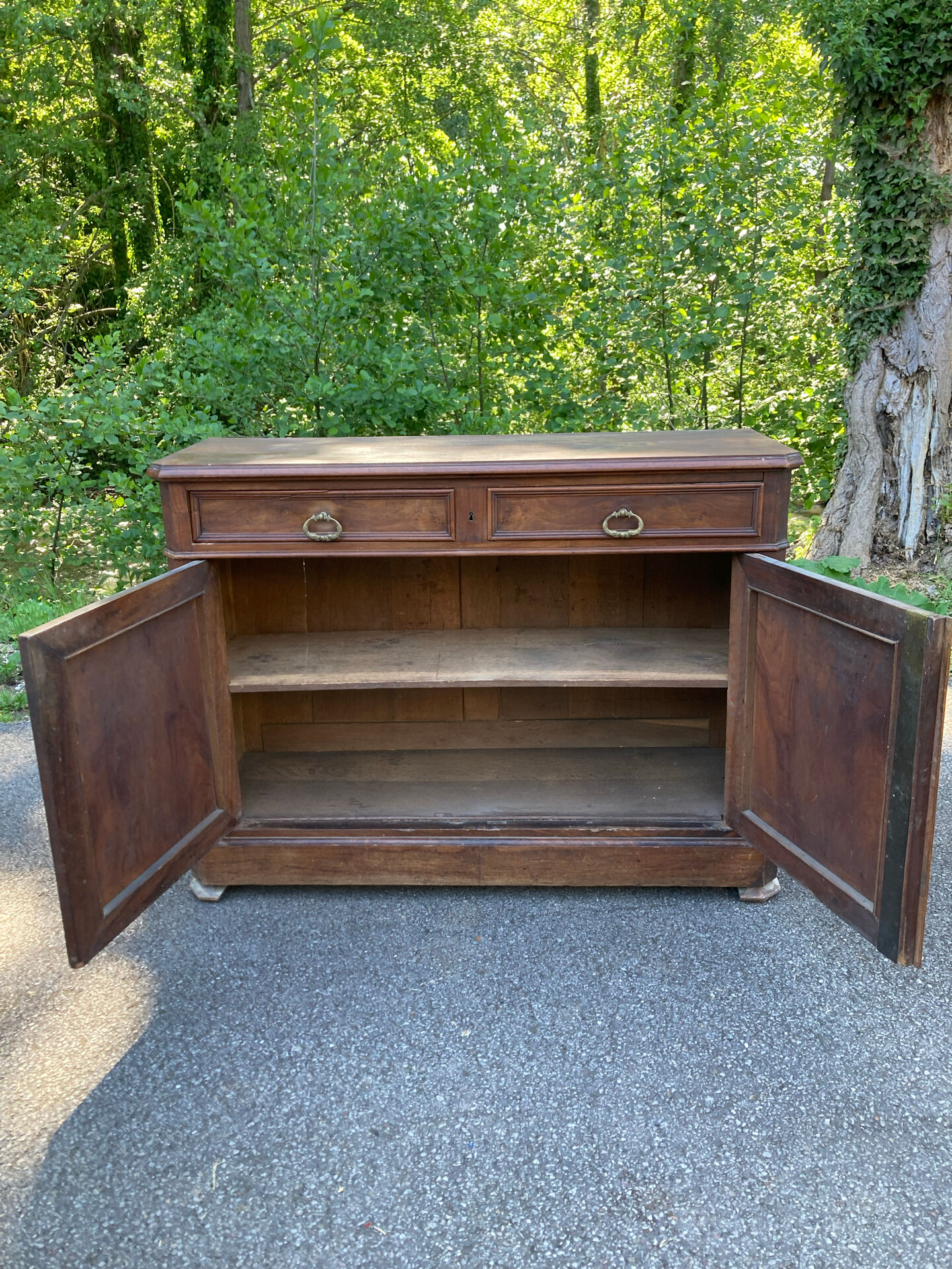 Antique sideboard with 2 doors and 2 drawers