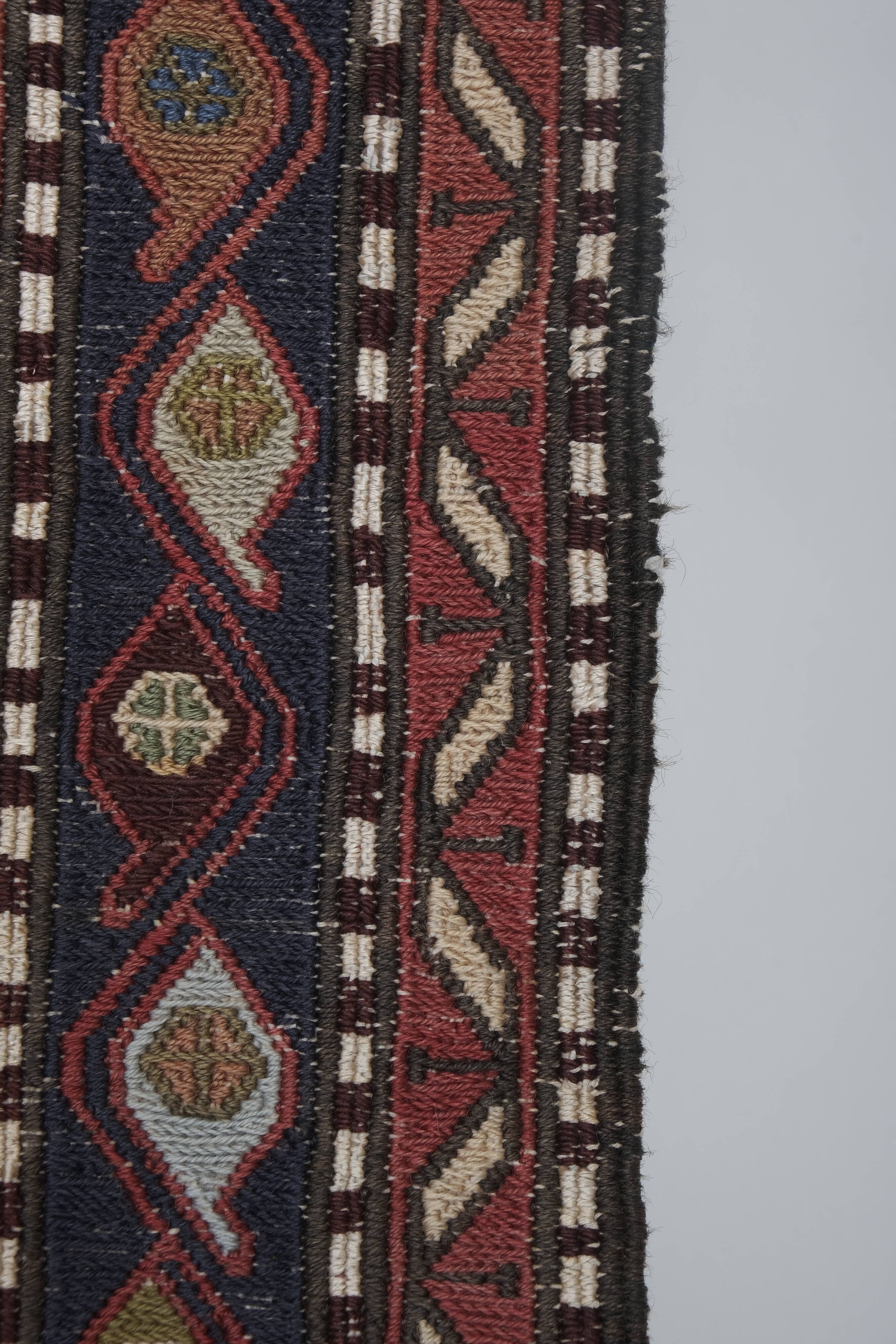 Vintage Turkish rug from Oushak, hand-woven 107x192 cm