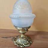 Plafonnier en métal doré - Globe en verre taillé et satiné - Style Louis XV
