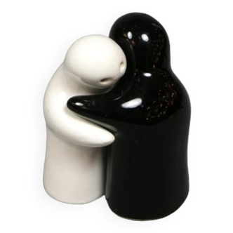HUG salt and pepper shaker