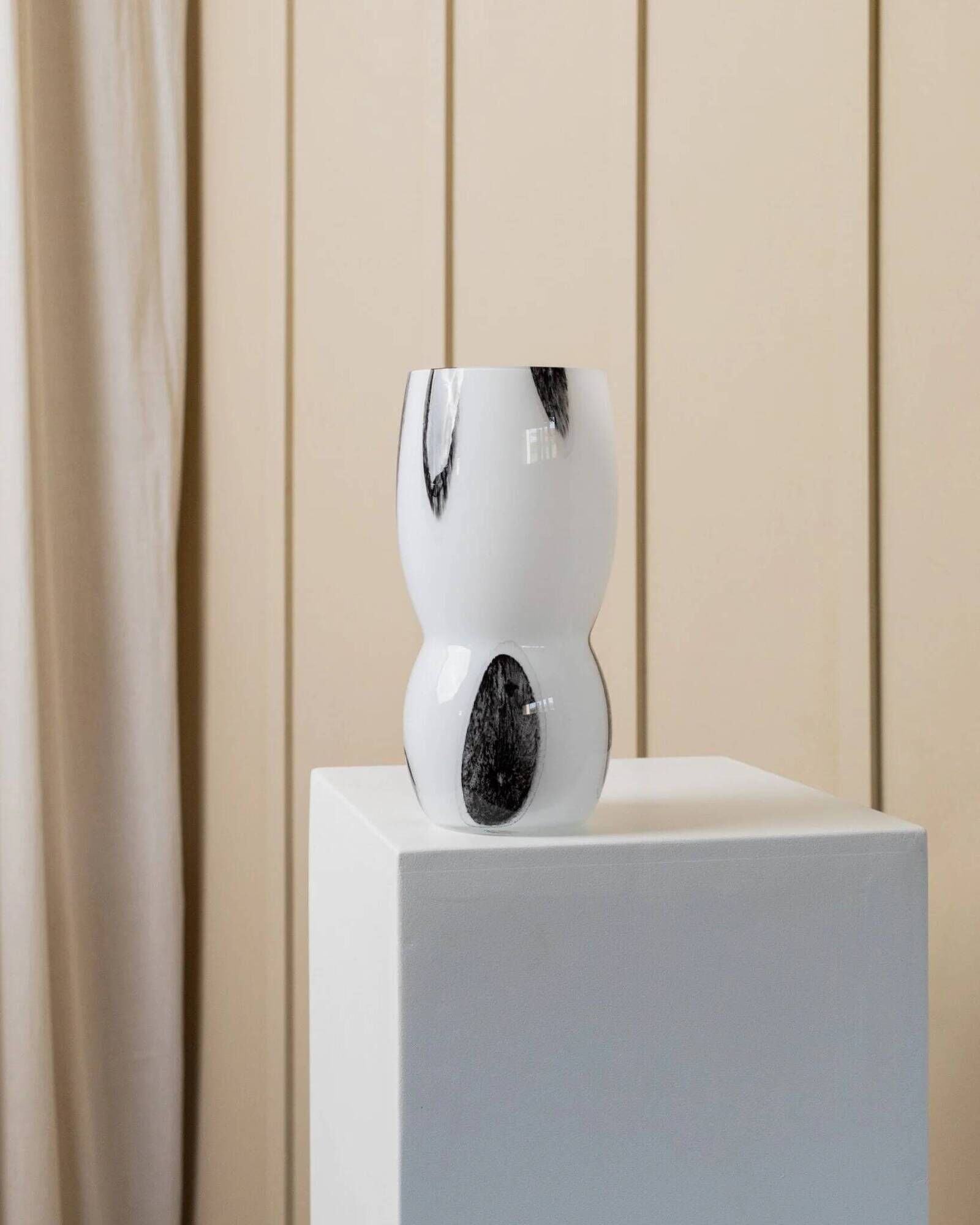 Black and White Hand-Blown Murano Glass Vase by Corso Italia (1980s) – 26 cm tall