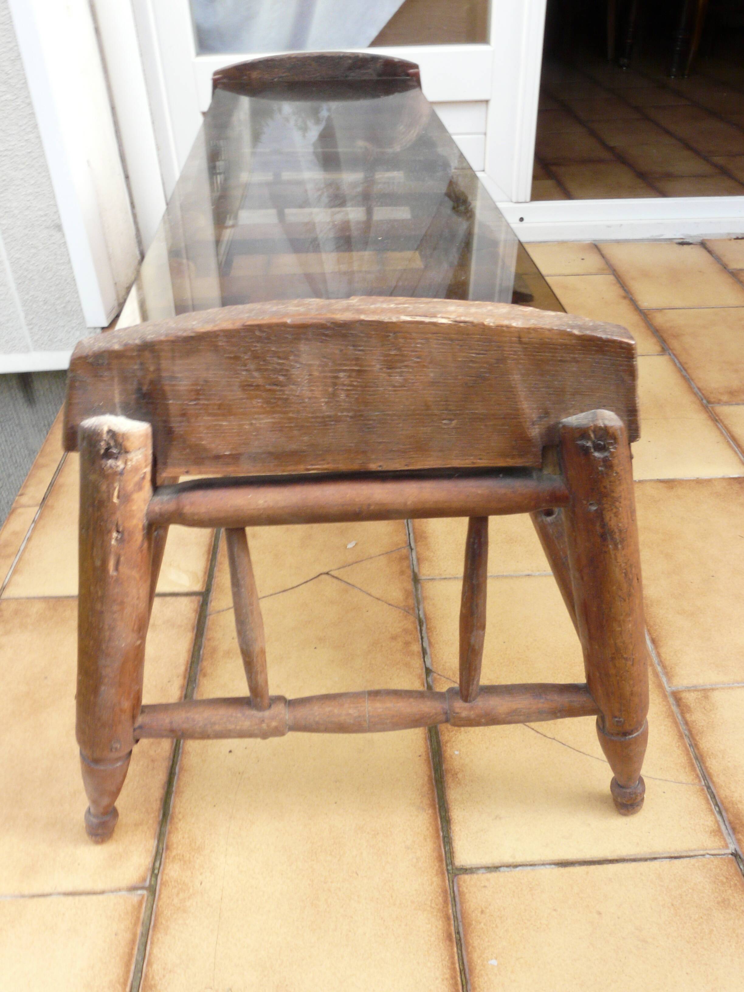 Table basse en bois et verre