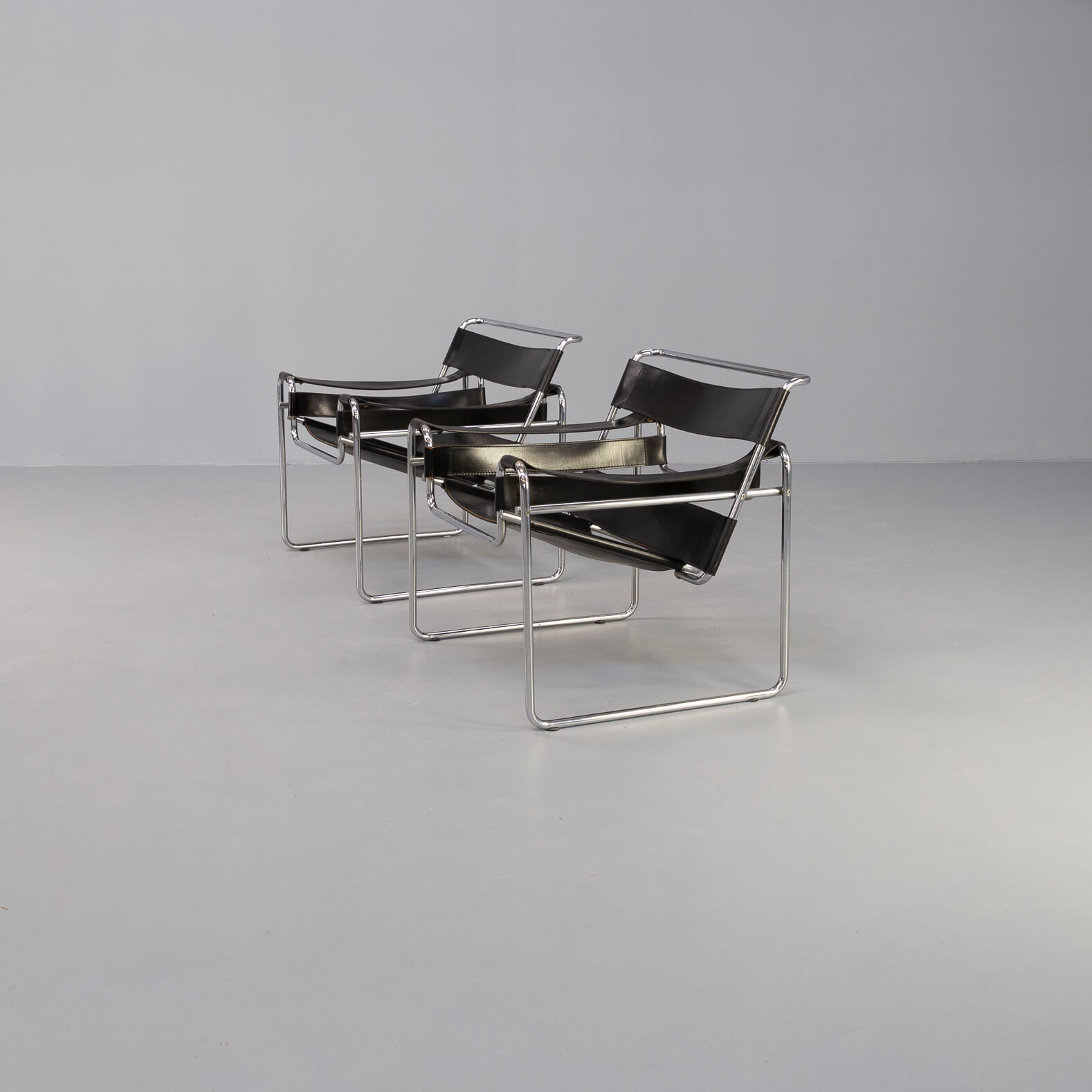 Marcel Breuer “wassily’ B3 chairs black leather for Gavina set/2