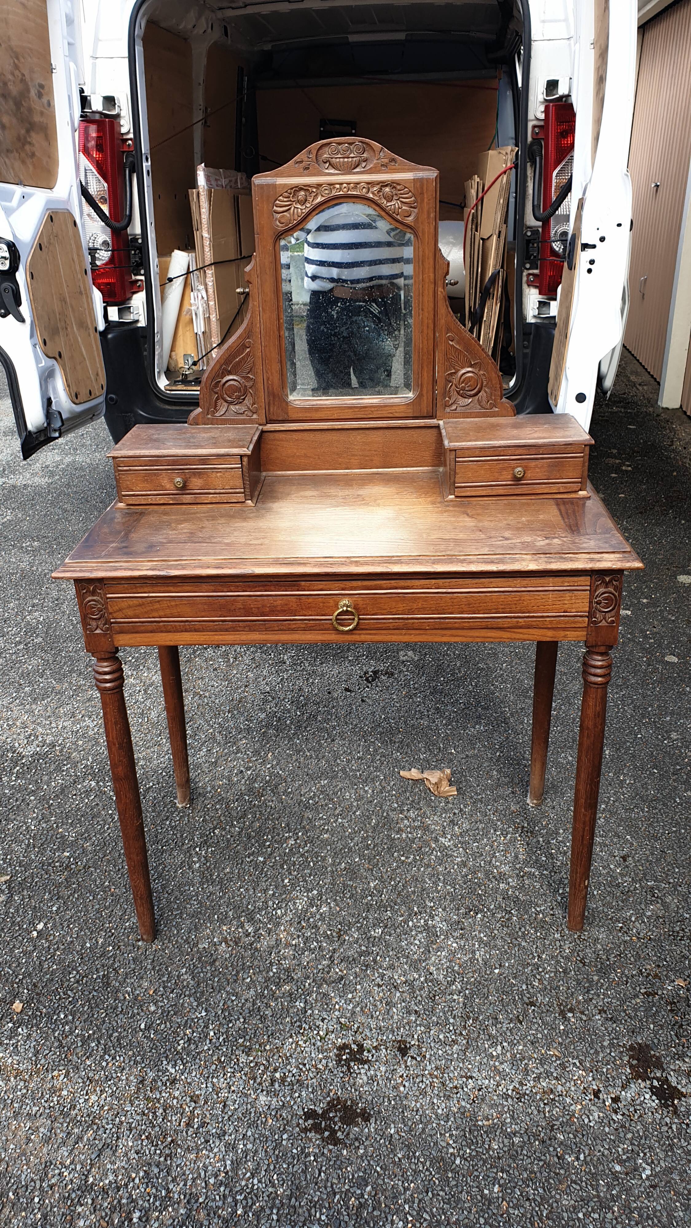 Art deco dressing table