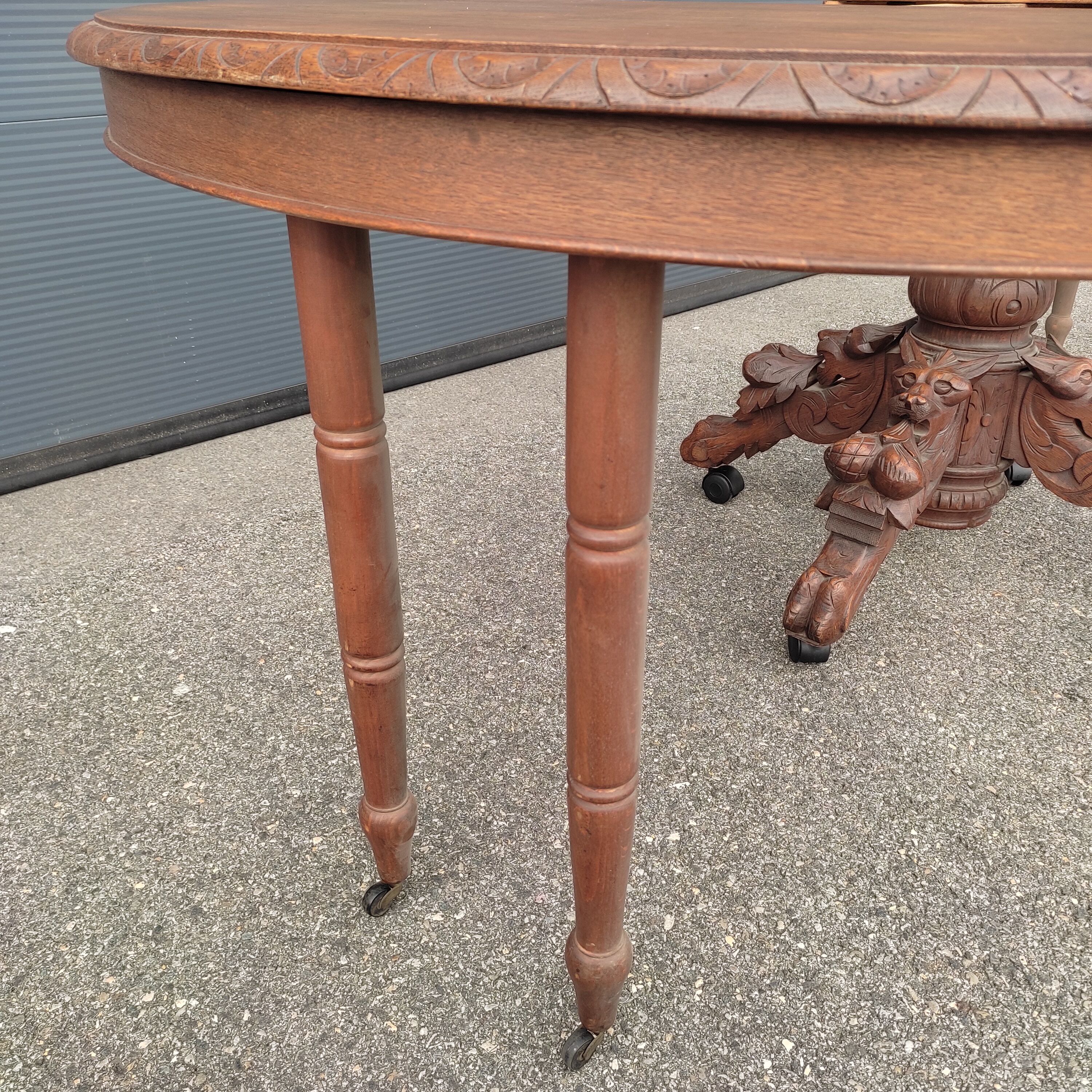 French table in extendable solid oak