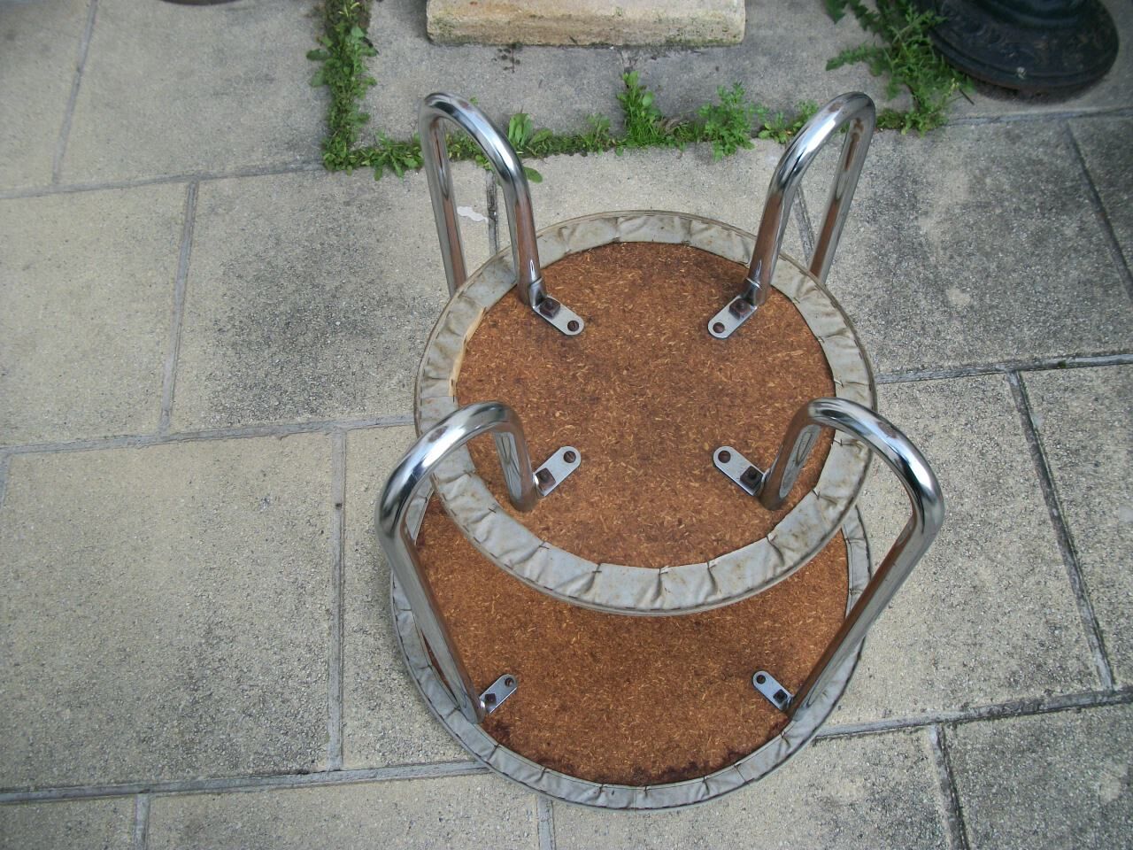 Pedestal table 2 trays Vintage