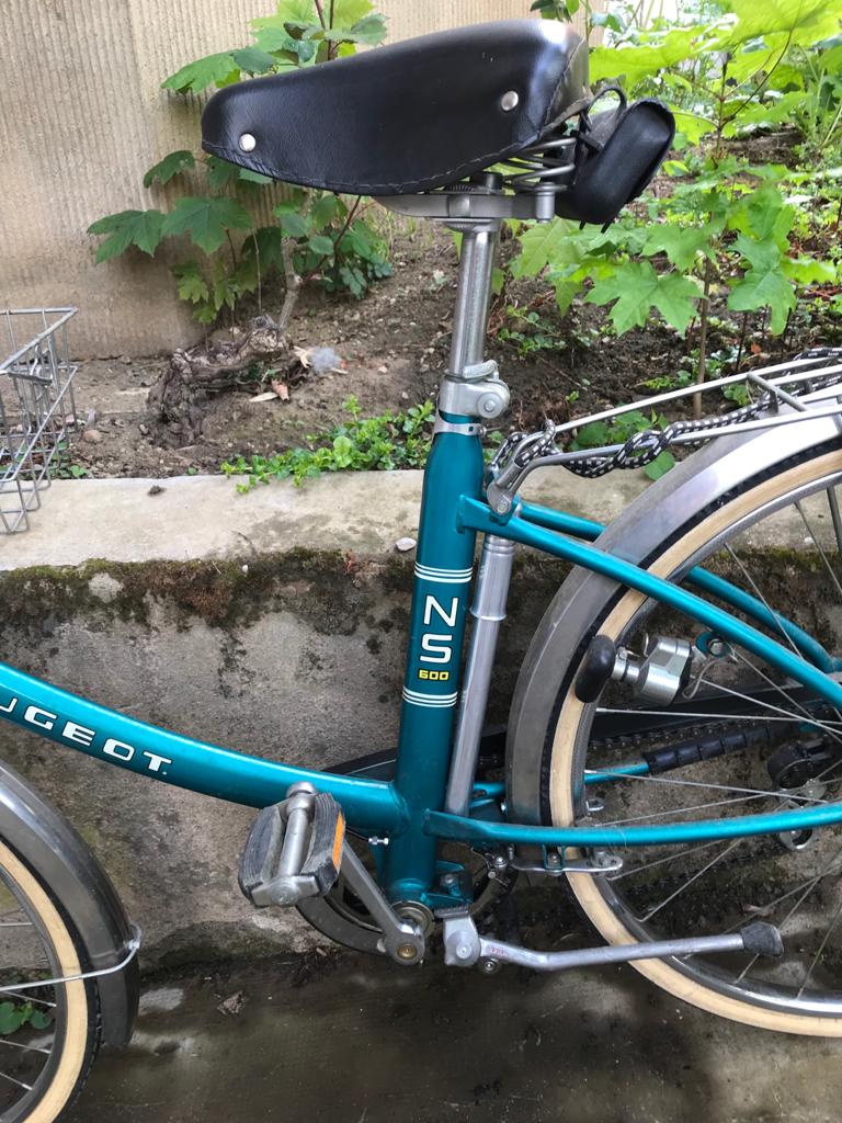 Vintage bike blue green woman brand Peugeot 70s