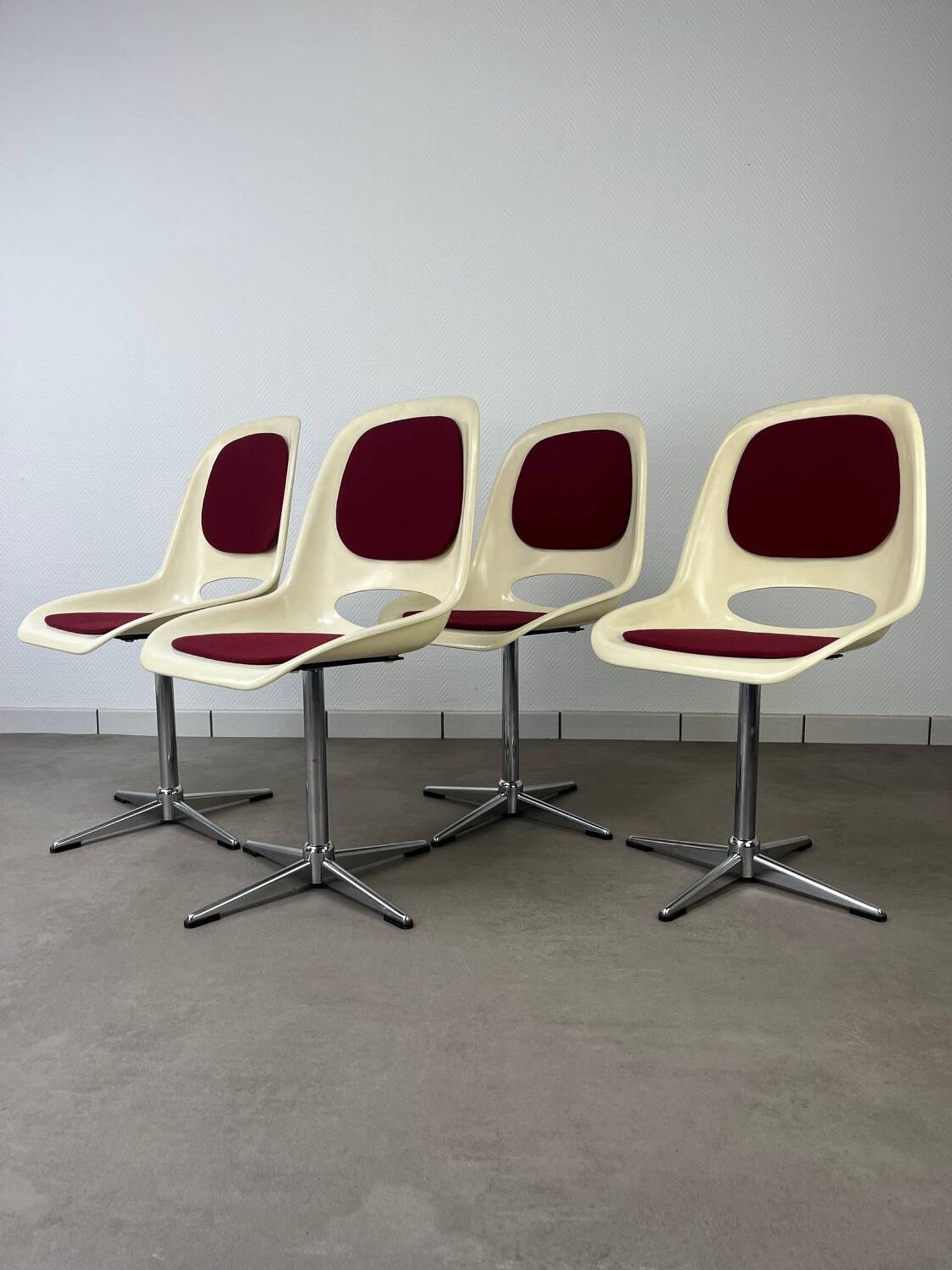 4 chaises Space Age, coque années 70 pour Lockhausen