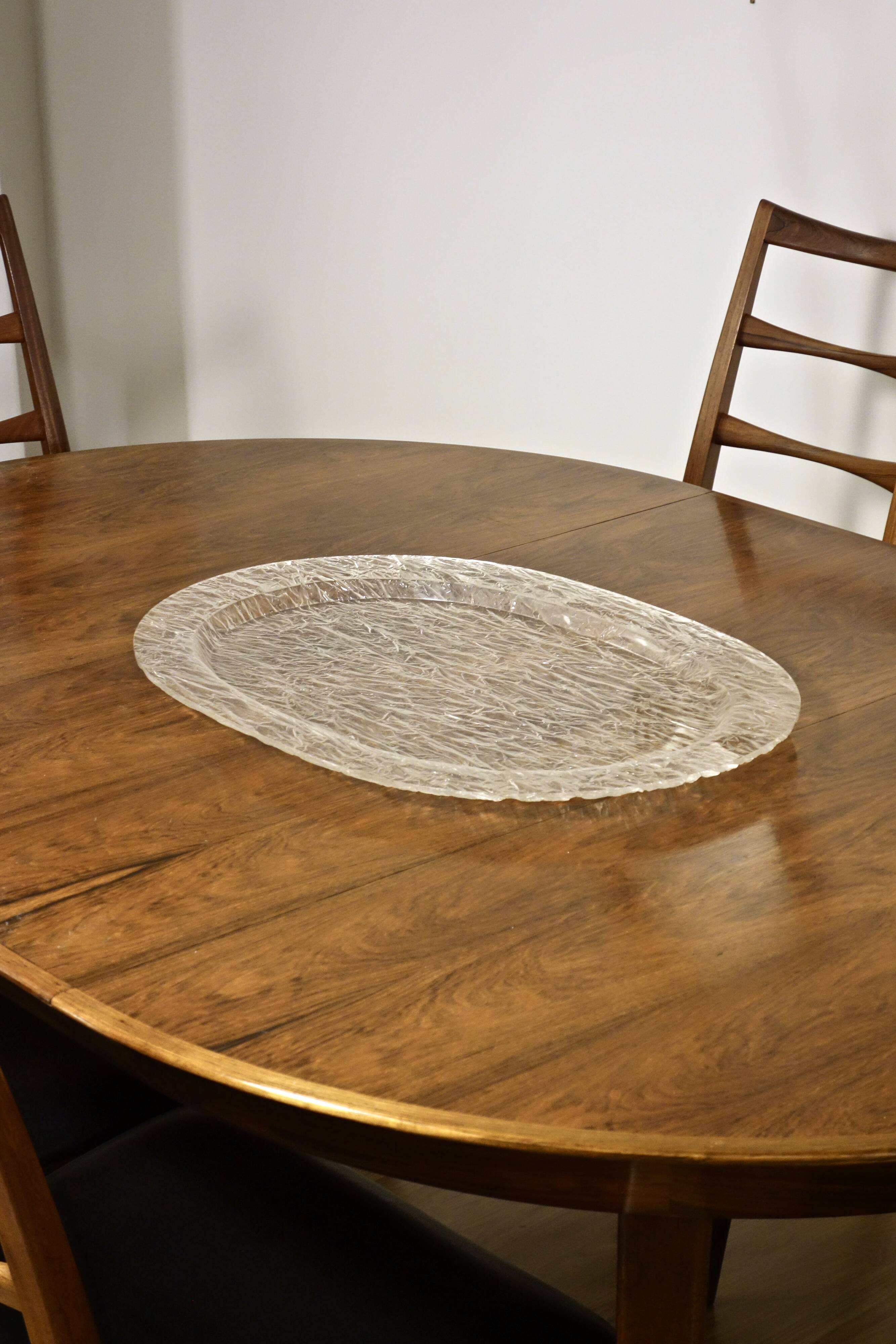 Large oval tray in crumpled plexiglass, France 1970's