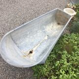 Zinc bathtub