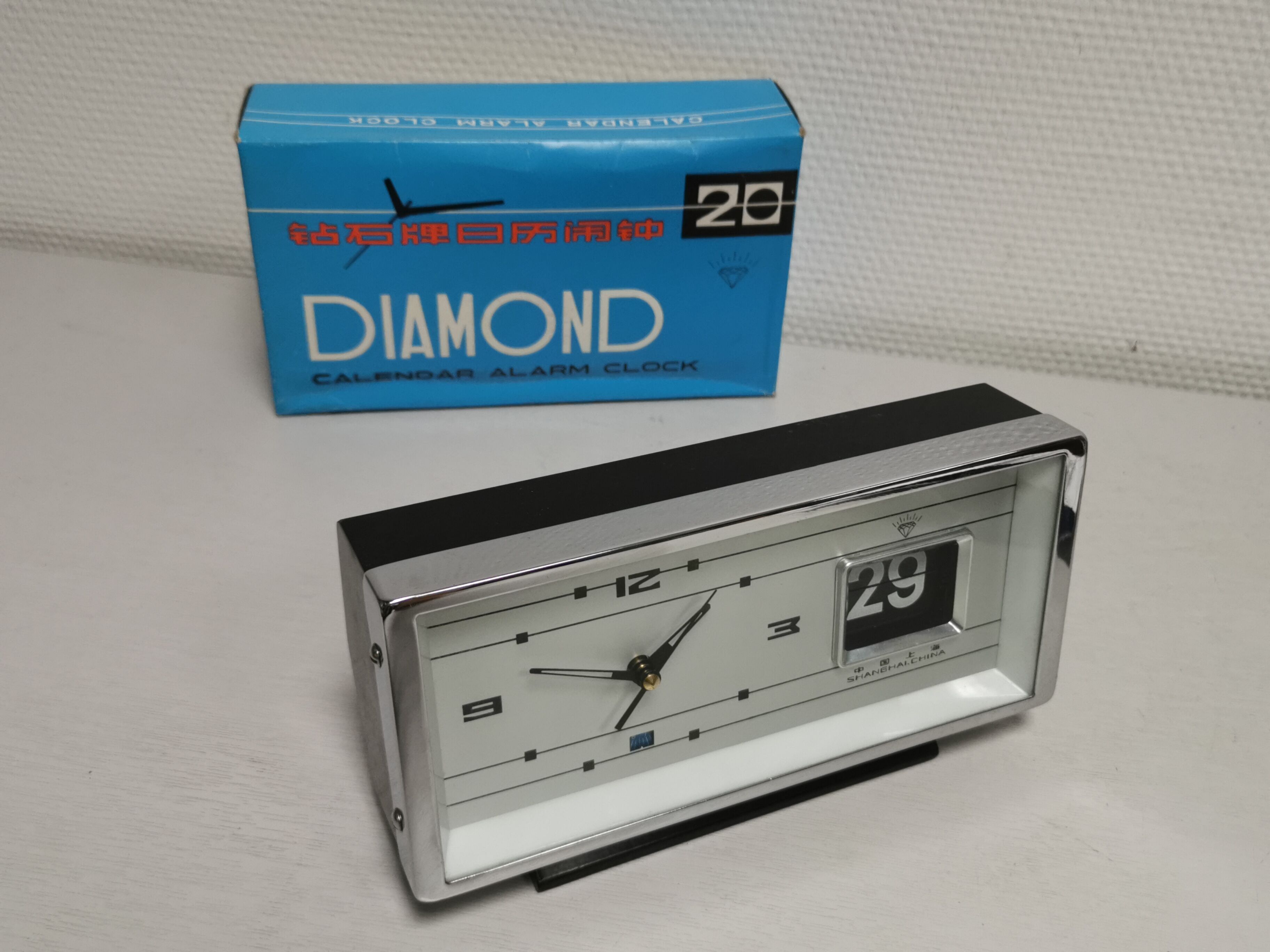 Vintage mechanical alarm clock NEW - Daimond , Roller Calendar . space age