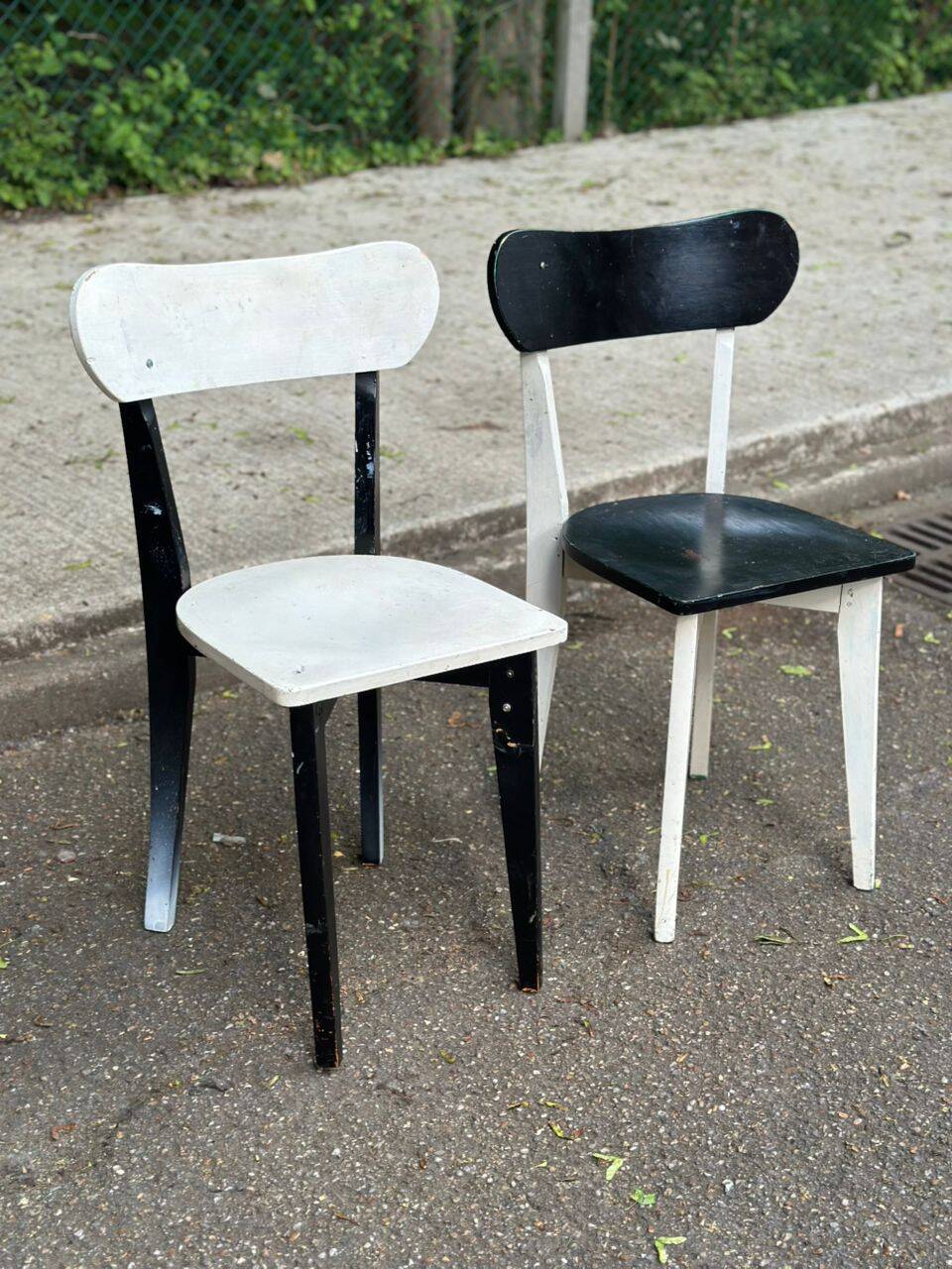 2 modernist chairs from the 1950s