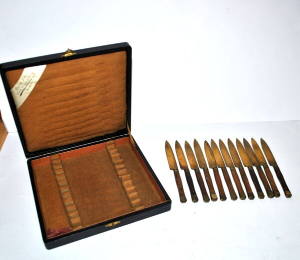 Lot de 12 couteaux à fromage vintage dorés en laiton et bois 1950 Coutelier Martin