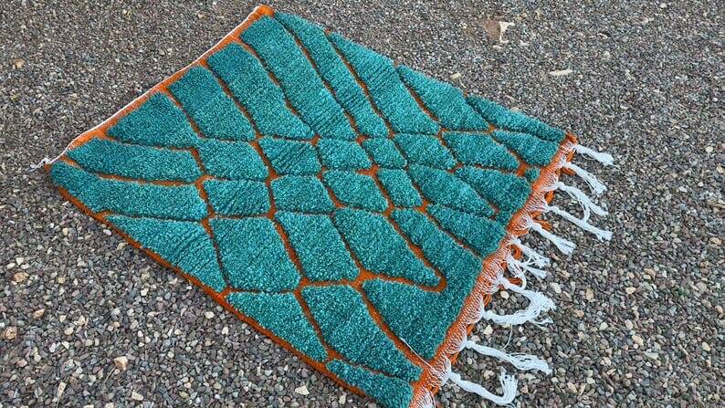 Tapis en laine pure fait main artisanale taille 2/3 m