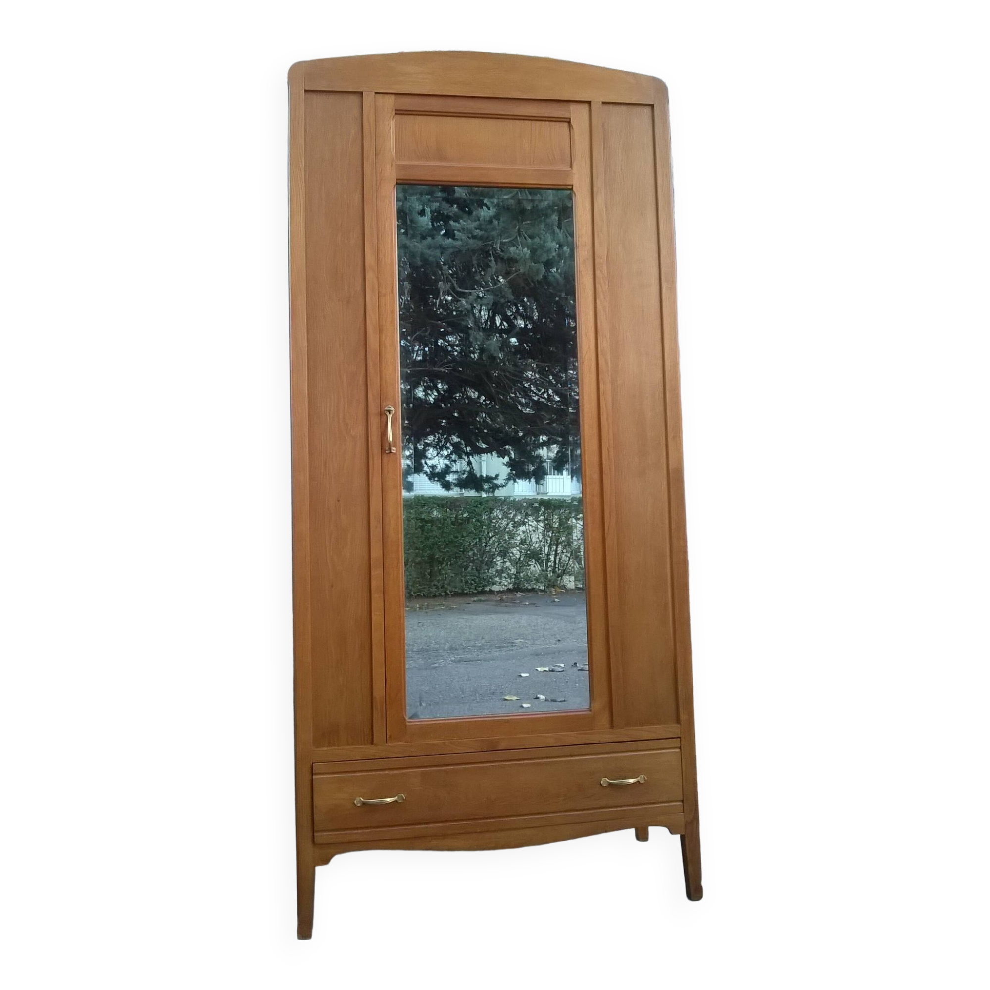 Raw Parisian wardrobe from the 1930s