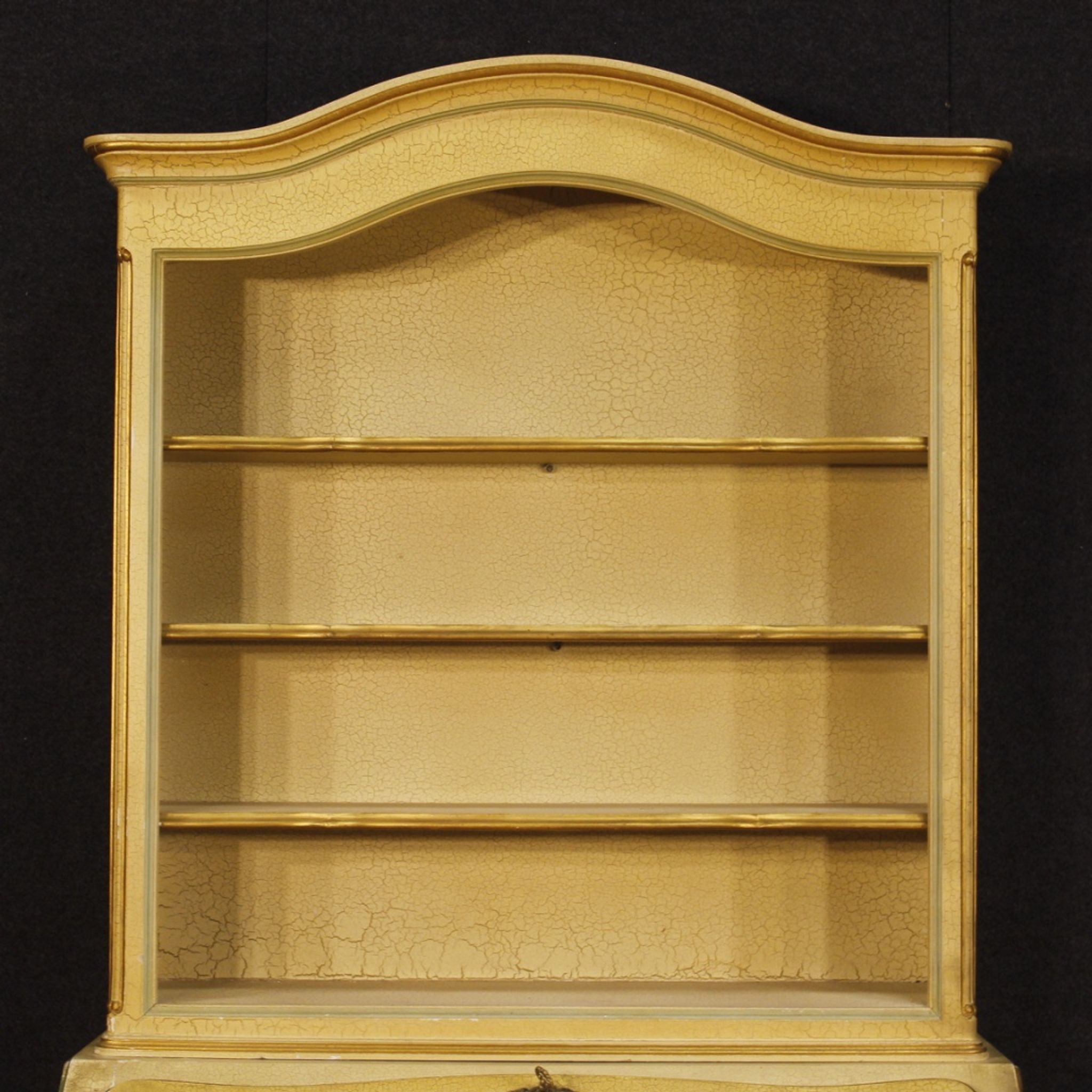Lacquered Venetian buffet painted and gilded