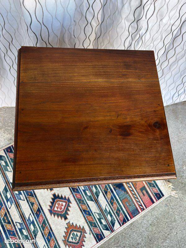 Vintage bedside table in solid wood – curved legs