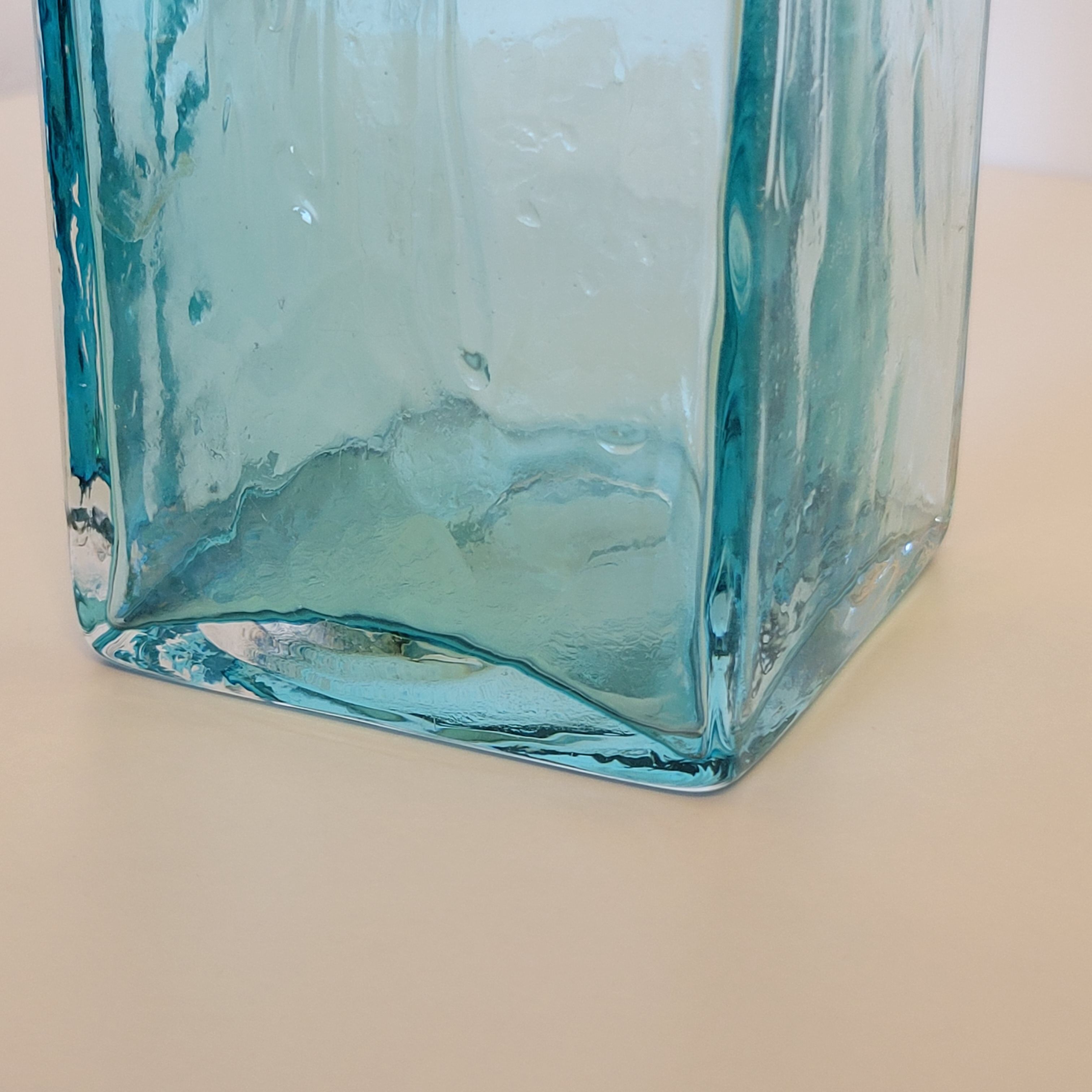 Régis Anchuelo blue glass vase contemporary art