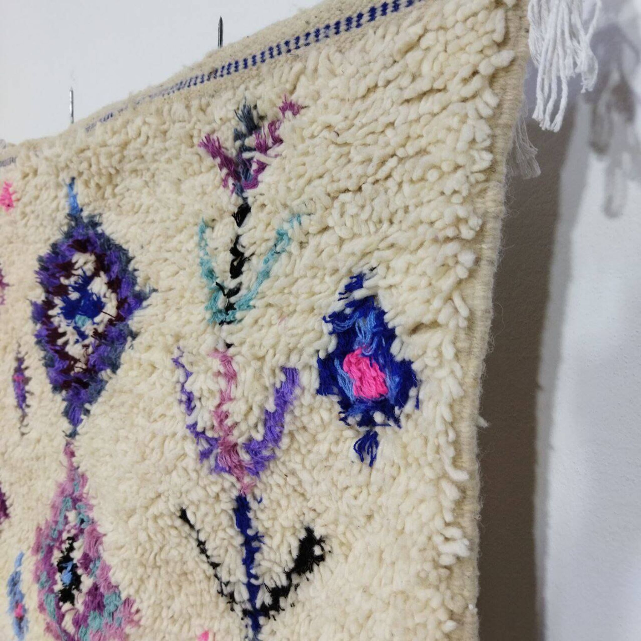 Handmade moroccan berber rug 217 x 117 cm