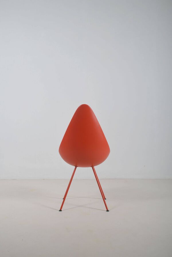 Chaise Drop 3110 conçue par Arne Jacobsen pour Fritz Hansen