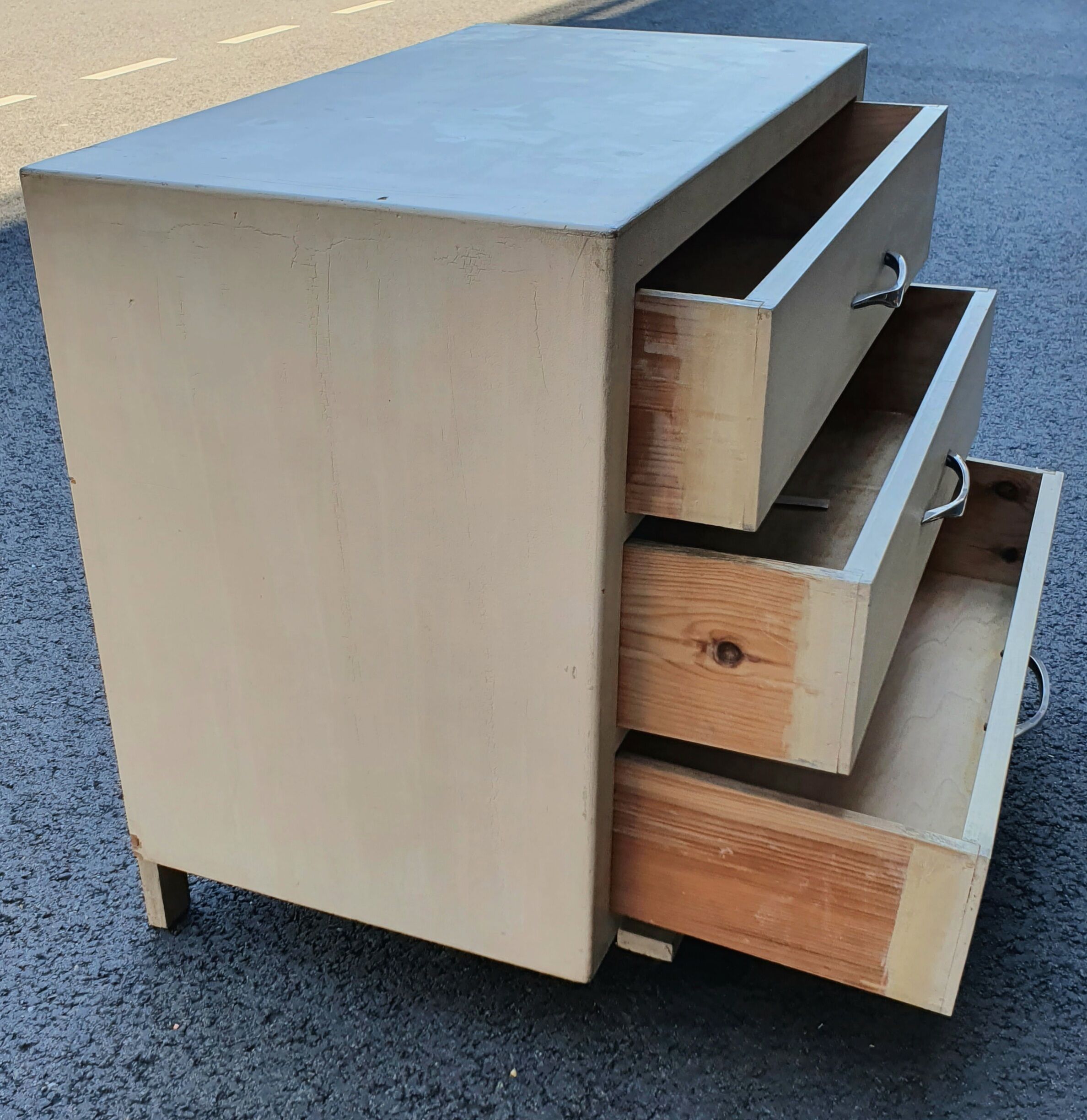 Commode à 3 tiroirs peinte en blanc
