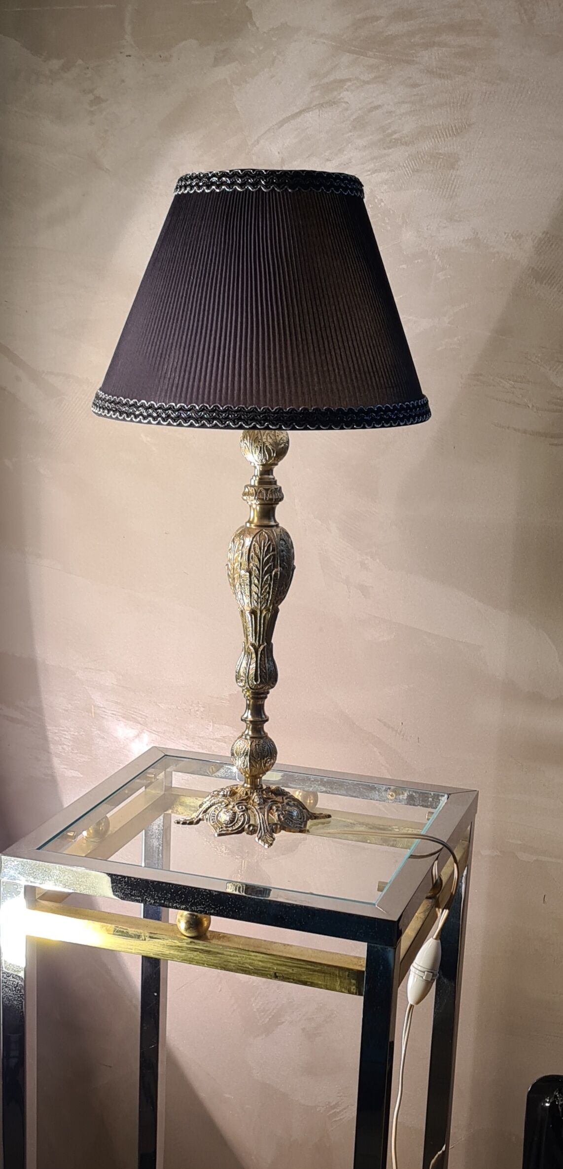 Rocaille style bronze lamp and pleated lampshade with gallon 49x25