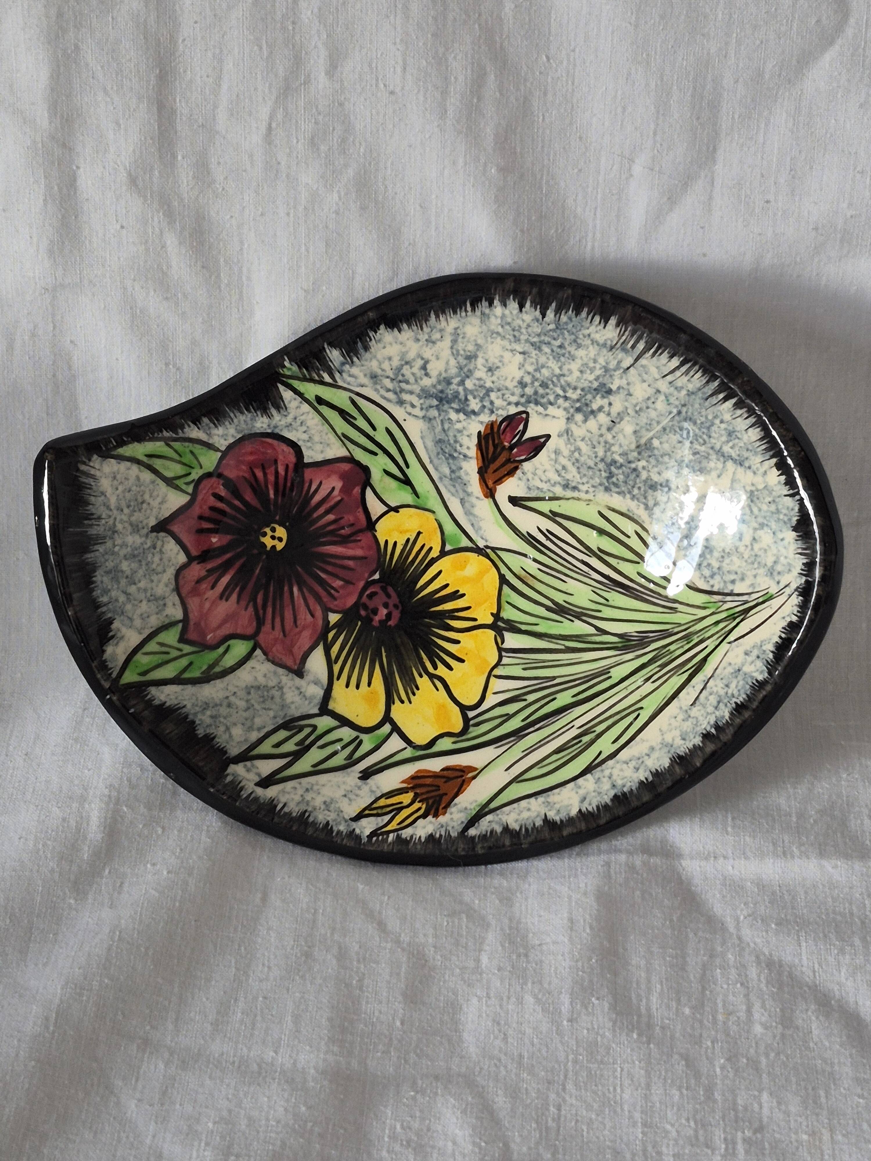 Vallauris empty pocket bowl A554