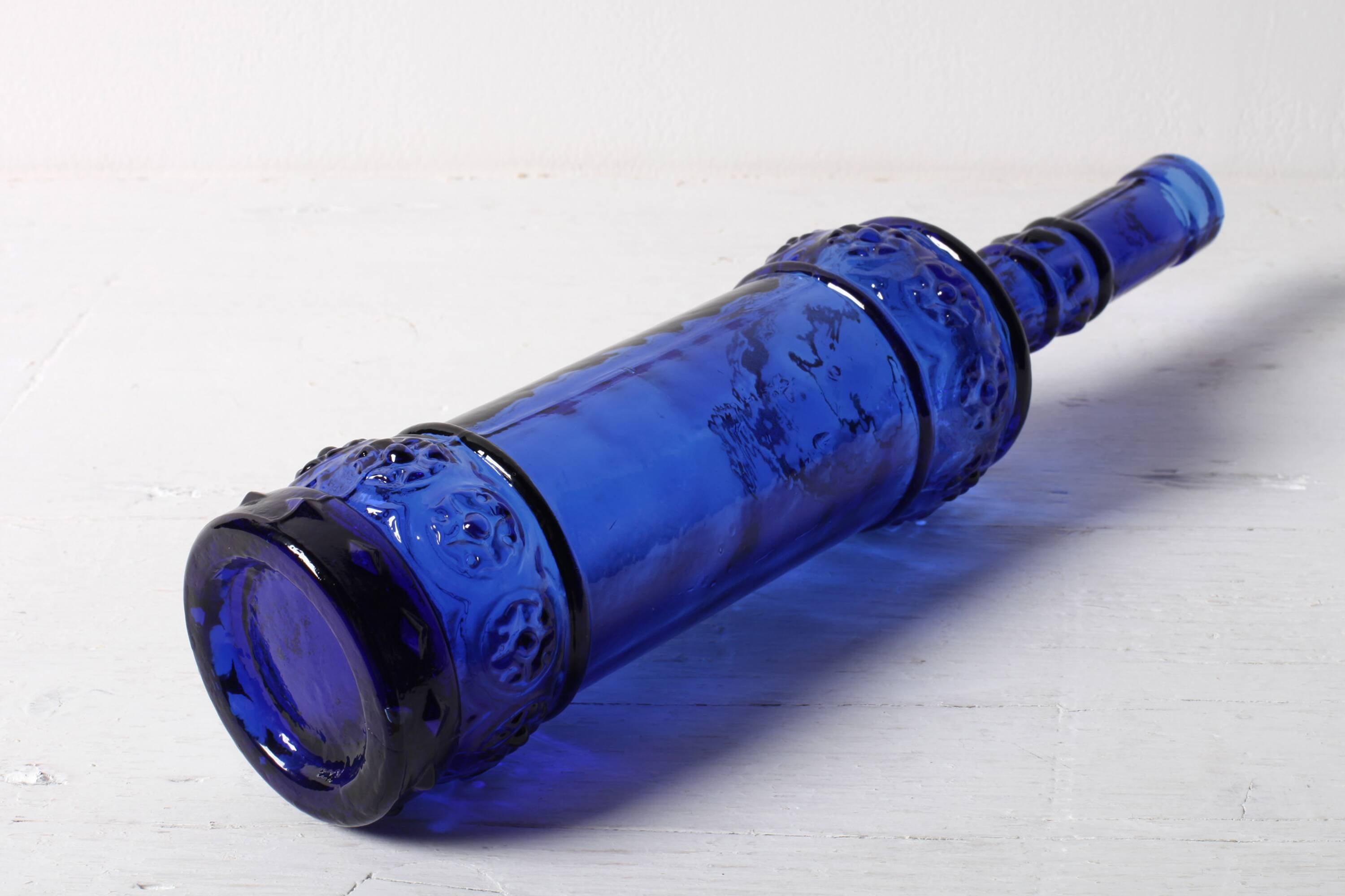 Bouteille décorative en verre bleu cobalt avec bouchon en liège / Espagne / Années 1990