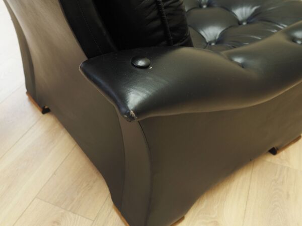 Fauteuil noir, design italien, années 1980, fabrication : Italie